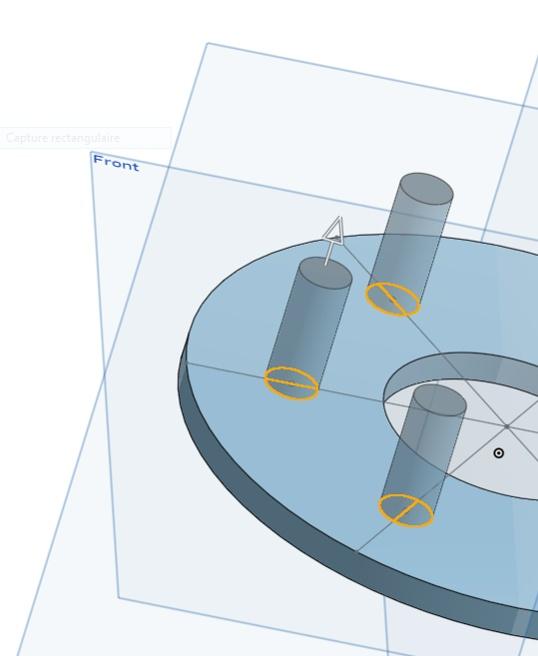 Générateur triphasé - Voici ci-joint les dimensions utiles à la réalisation de notre "Porte bobine", voici l'extrude 3.
Nous venons extrudé nos 6 cercles permettant de venir placé la bobine autour.
-Dimension de l'extrude: 25mm
 - 3d model