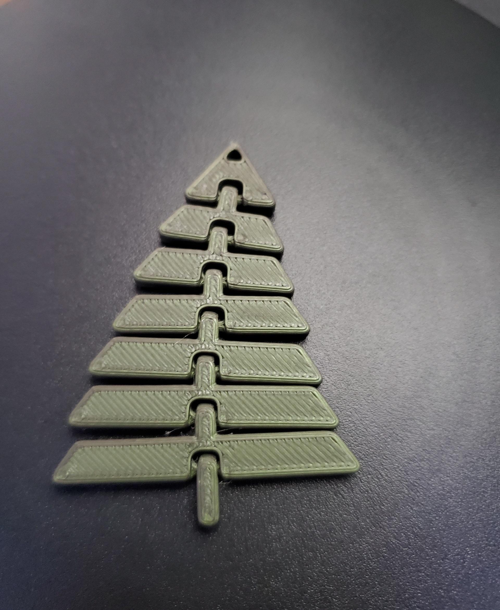 Articulated Christmas Tree Keychain - Print in place fidget toy - polyterra muted green - 3d model