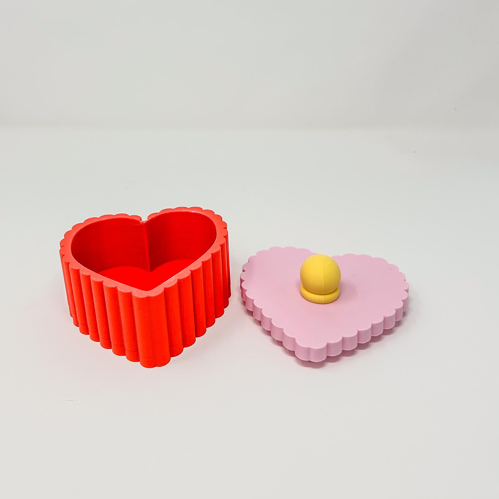Free for One Week! - Retro Pleated Heart Trinket Box - Jewelry and Accesories Holder 3d model