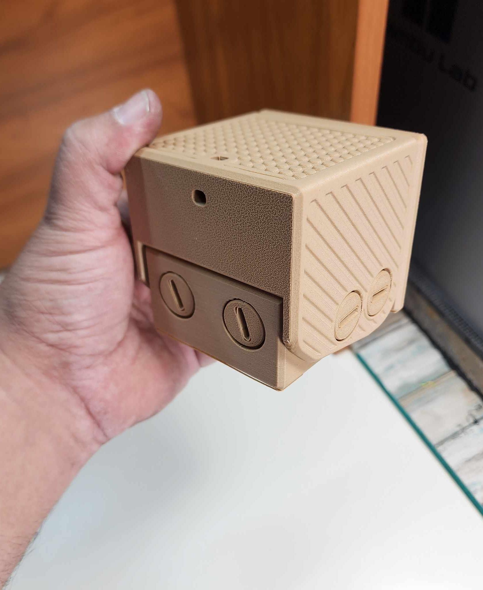 Mini Annoying Cash Gift Box - Print in Place, Articulating, 15 bolts of frustration, Tree Ornament  - wood PLA, might be my favorite one so far! - 3d model