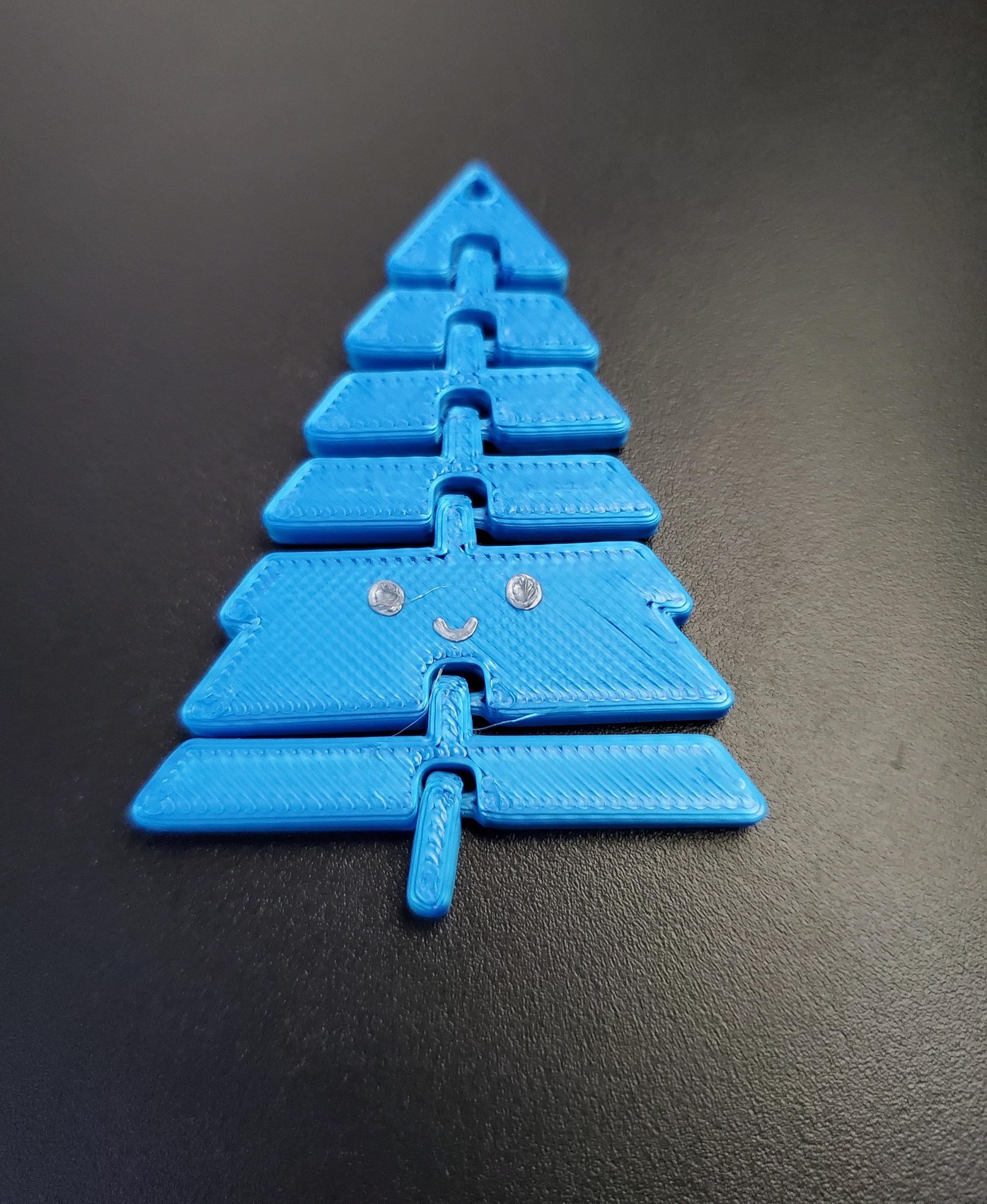 Articulated Christmas Tree Keychain - Print in place fidget toy - esun gloss blue - 3d model