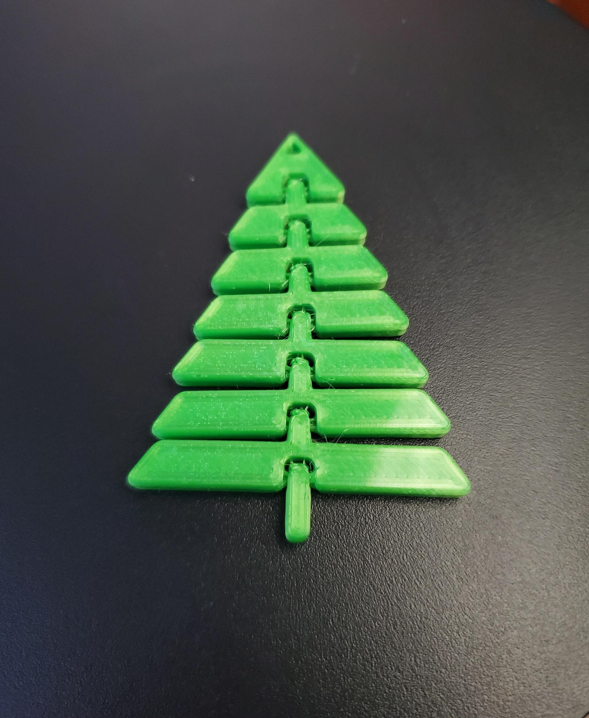 Articulated Christmas Tree Keychain - Print in place fidget toy - cctree silk lime green - 3d model