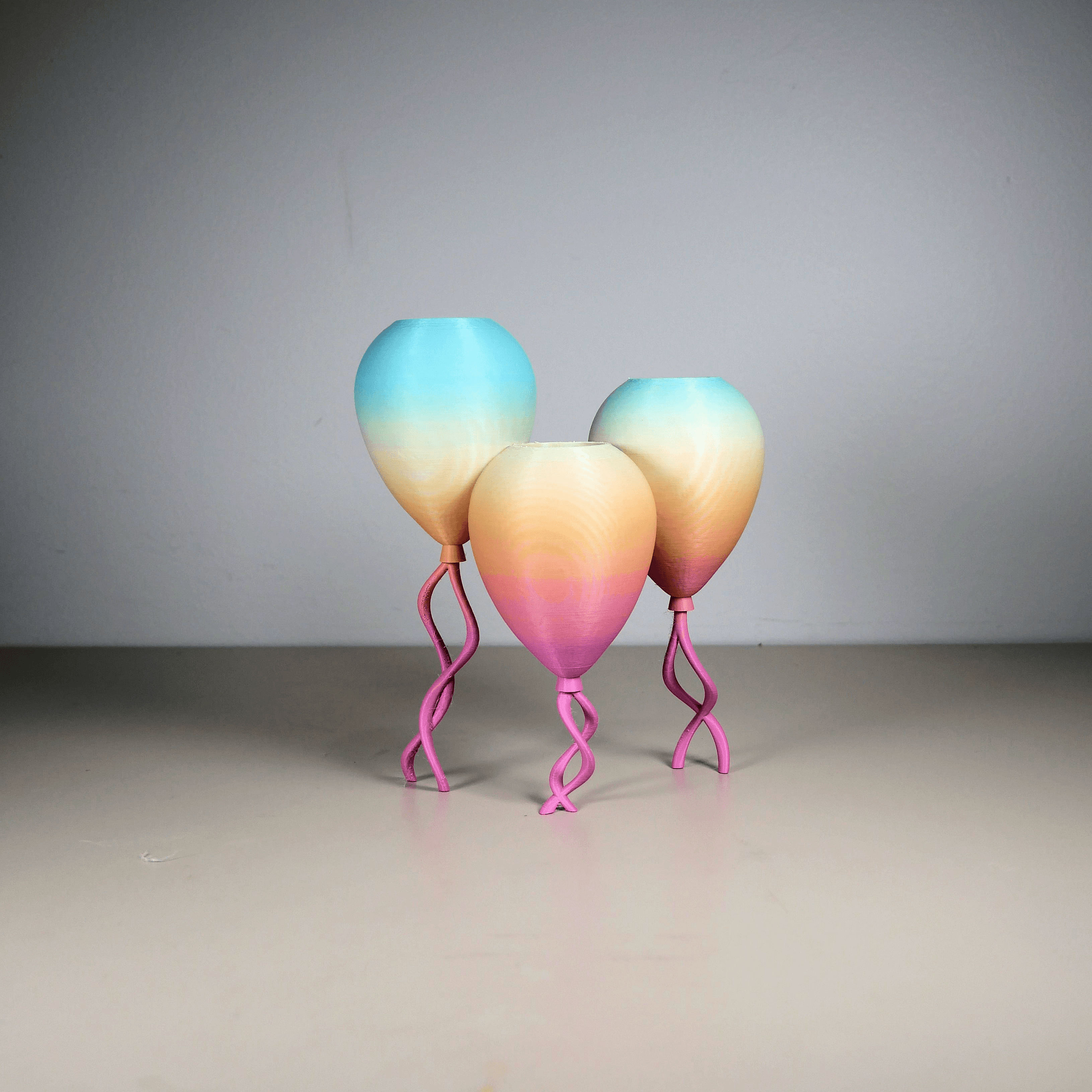 Balloons Vase with desk and wall mount option 3d model