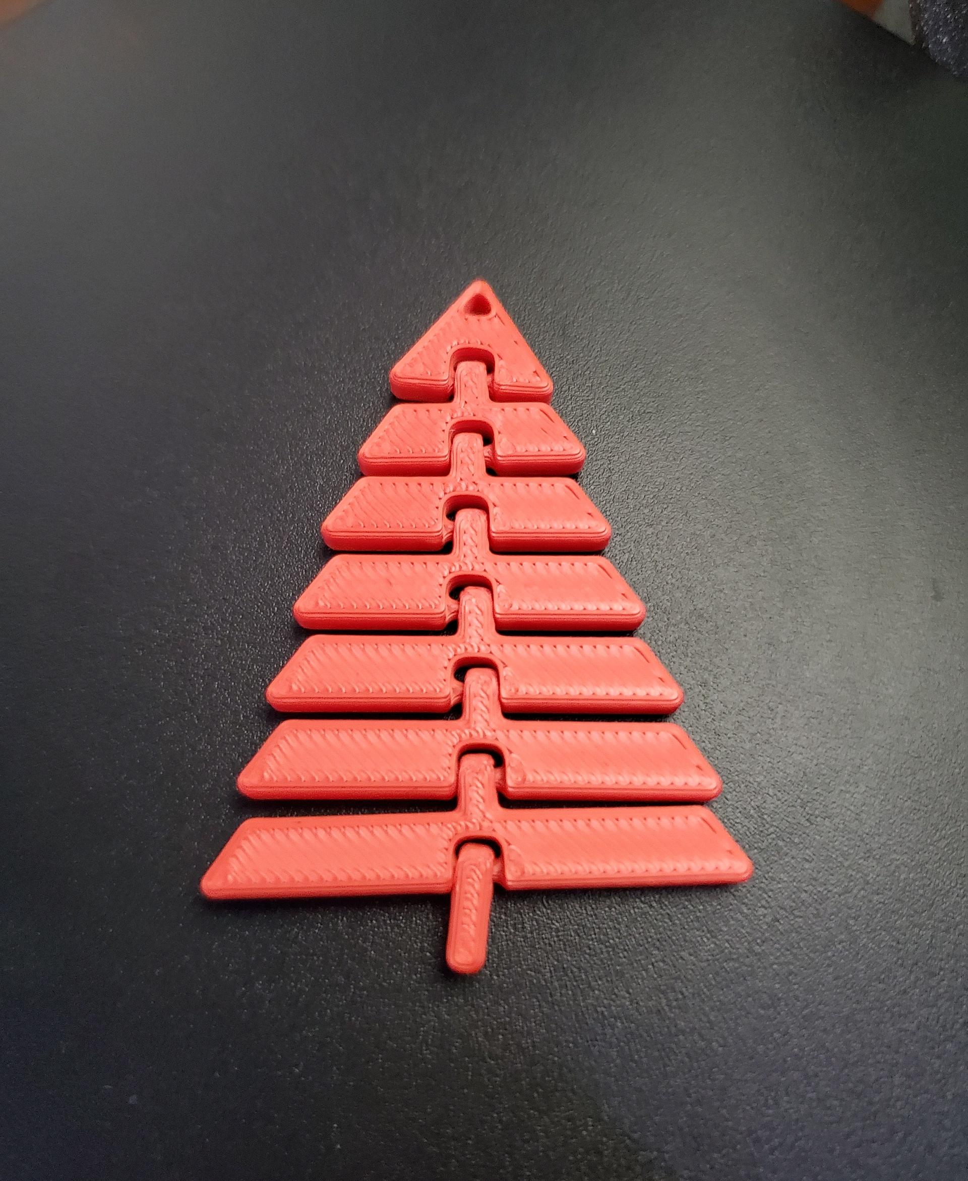 Articulated Christmas Tree Keychain - Print in place fidget toy - esun gloss red - 3d model