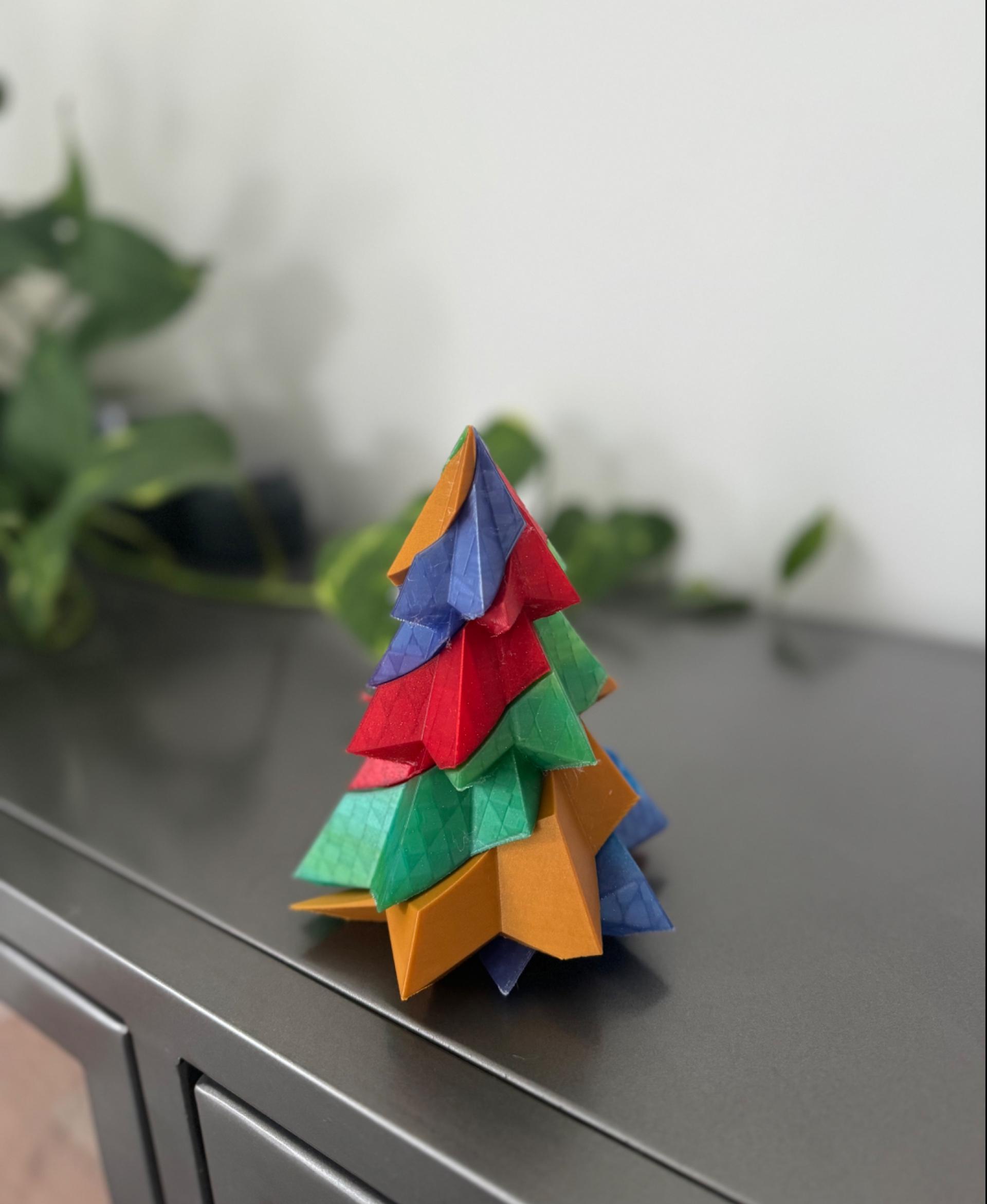 candy_cane_4_colour_tree_1.stl - Bugman’s four piece Christmas tree, printed in ProtoPasta filament on a Bambu Lab P1P - 3d model