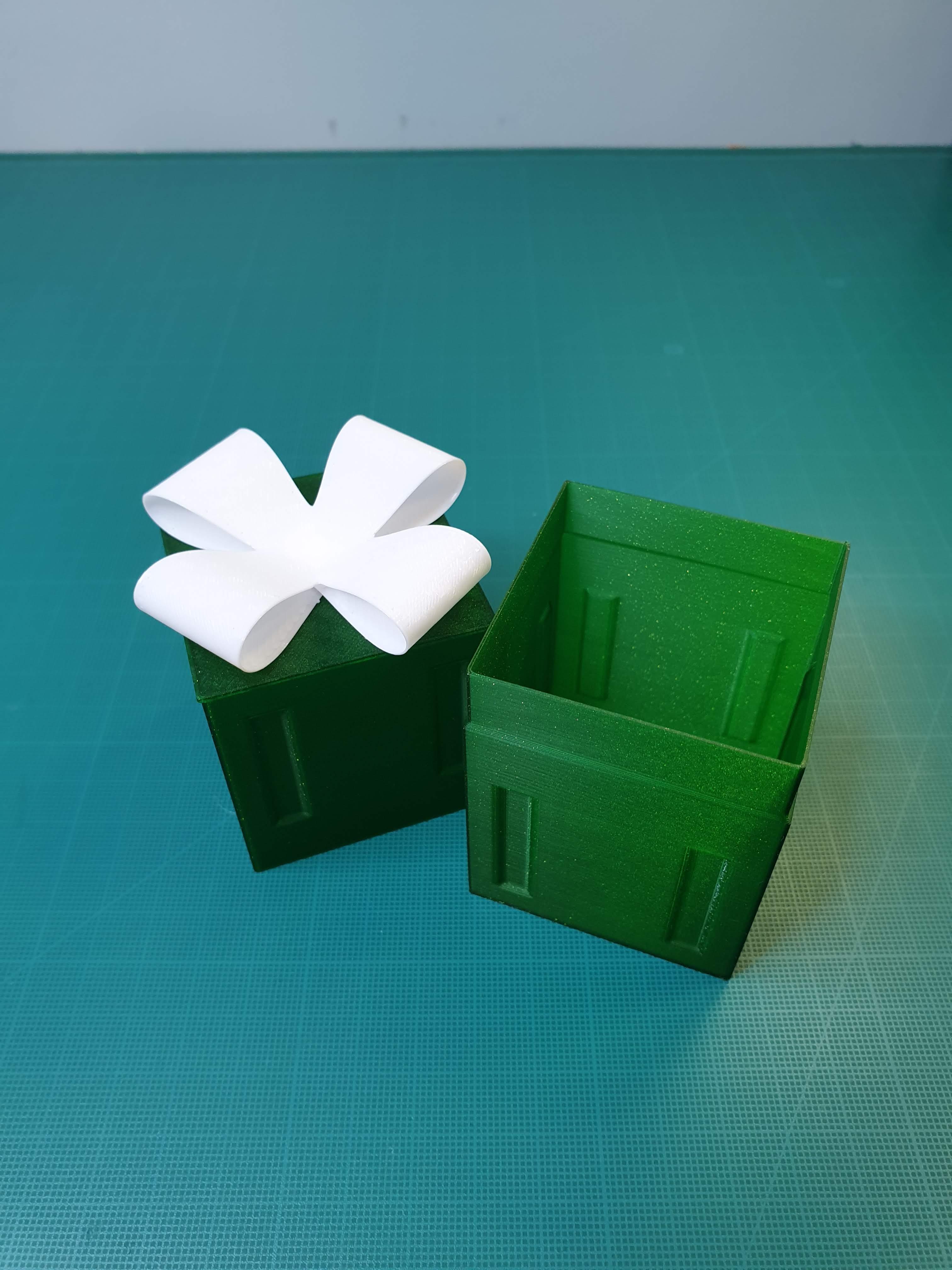 Christmas Gift Box - 50x50x100mm || Vase Mode 3d model