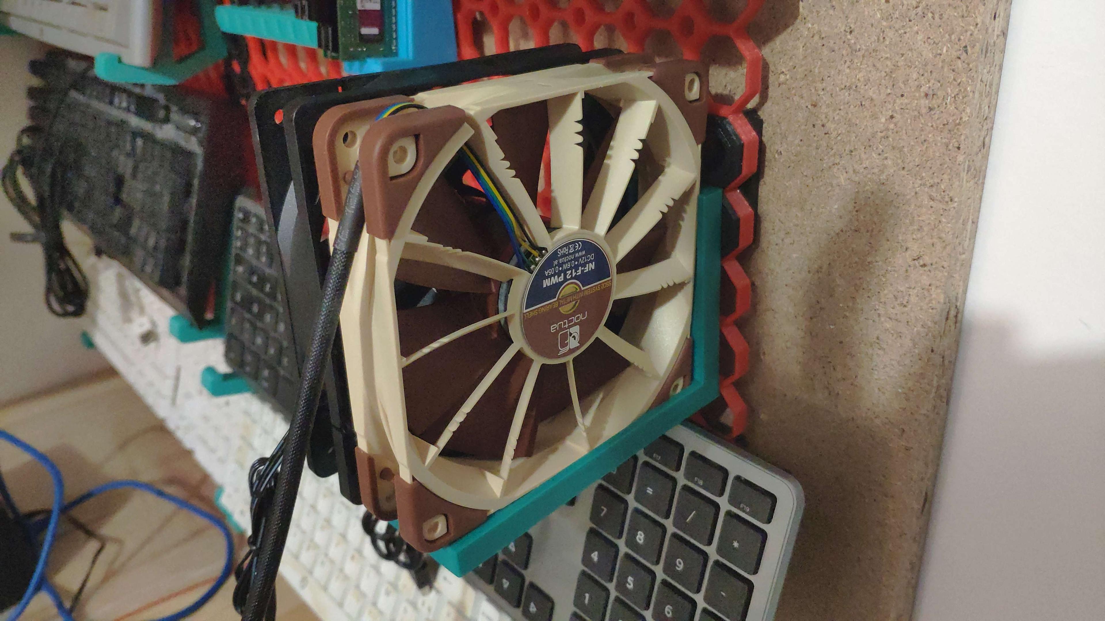 Simple 120mm Computer Fans Holder for Multiboard with Tight Snaps 3d model