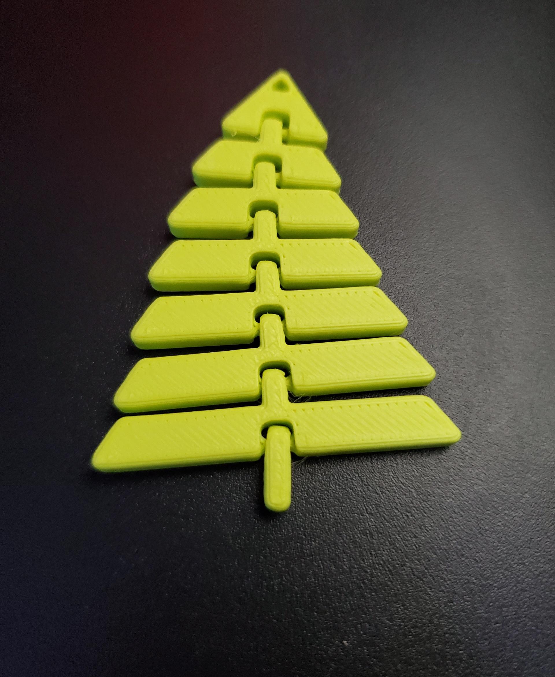 Articulated Christmas Tree Keychain - Print in place fidget toy - polyterra lime green - 3d model