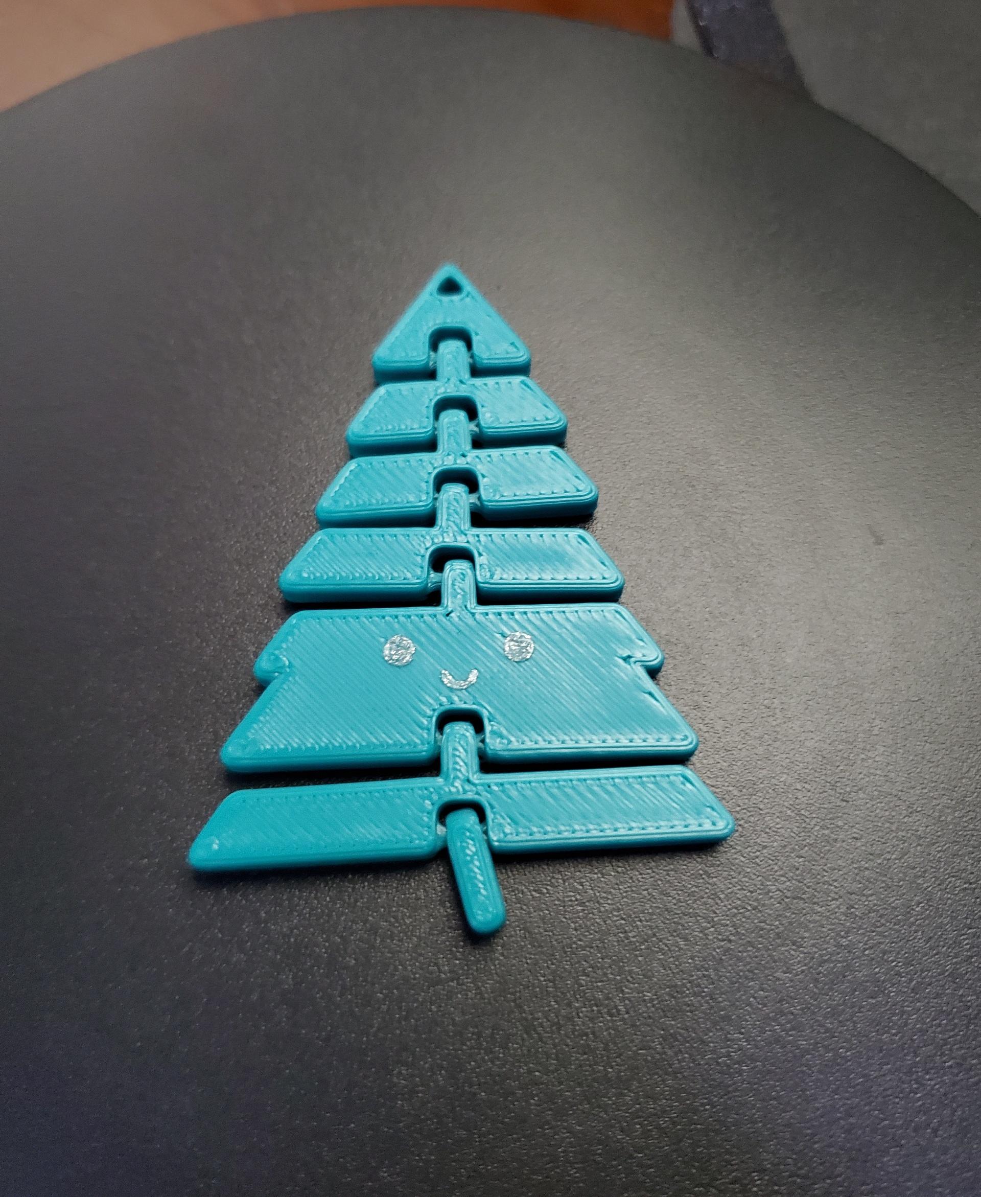 Articulated Kawaii Christmas Tree Keychain - Print in place fidget toy - 3mf - sliceworx ocean cyan - 3d model