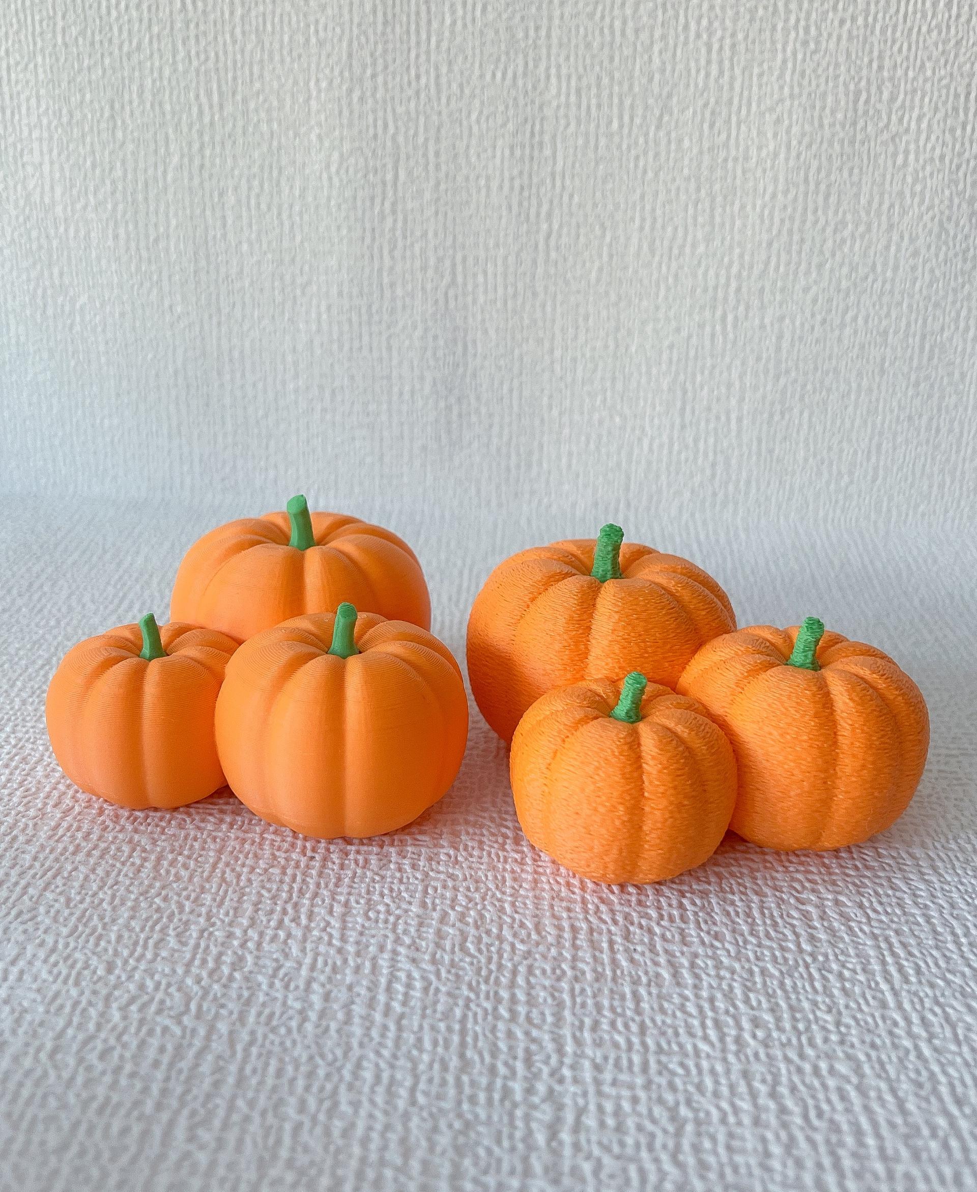 Group of Pumpkins - Left printed normal, right printed in FUZZY skin.
Polymaker filament. - 3d model
