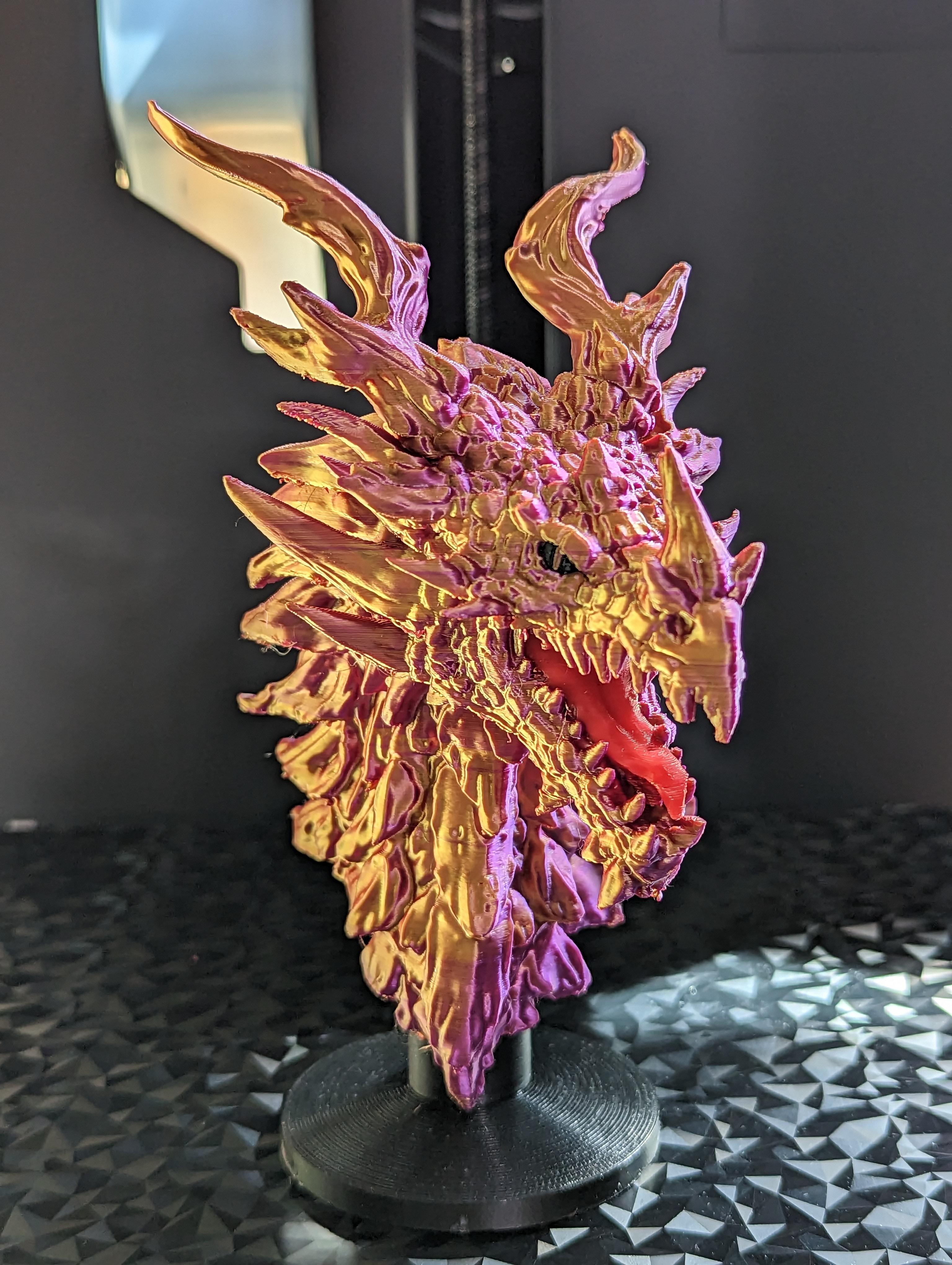 Dragon Head 1  - Printed on Bambu Lab P1P w/AMS with tri-color Filament.    Painted in Bambu Studio.   Tree Supports with Petg interface - 3d model