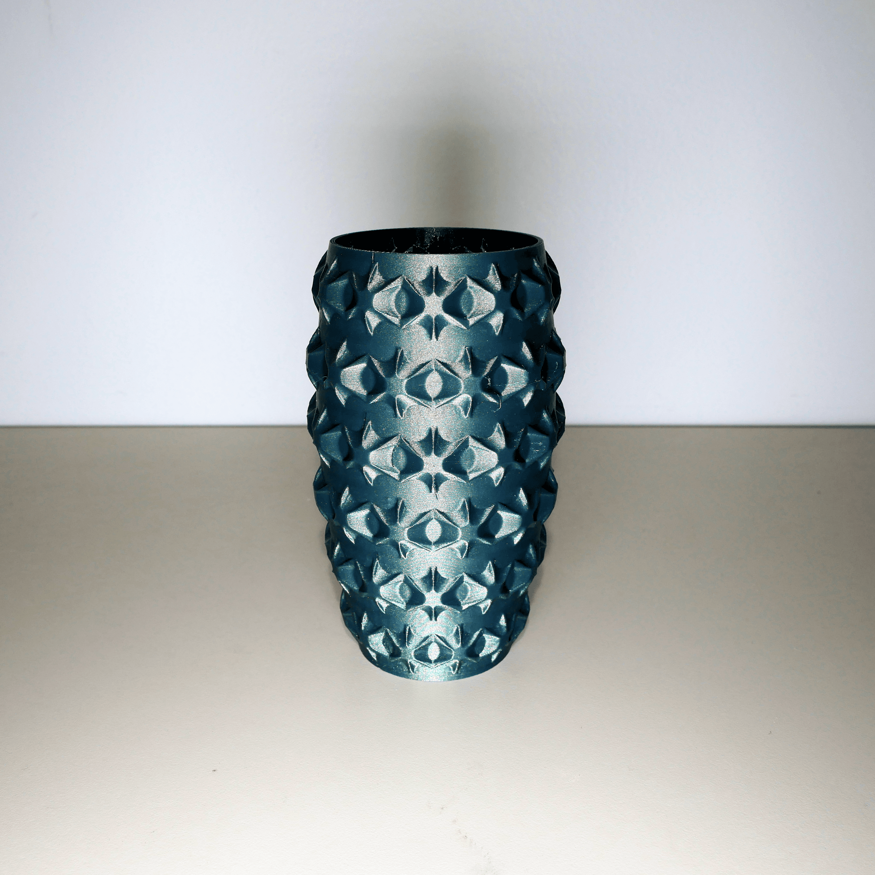 Outward Star Vase 3d model