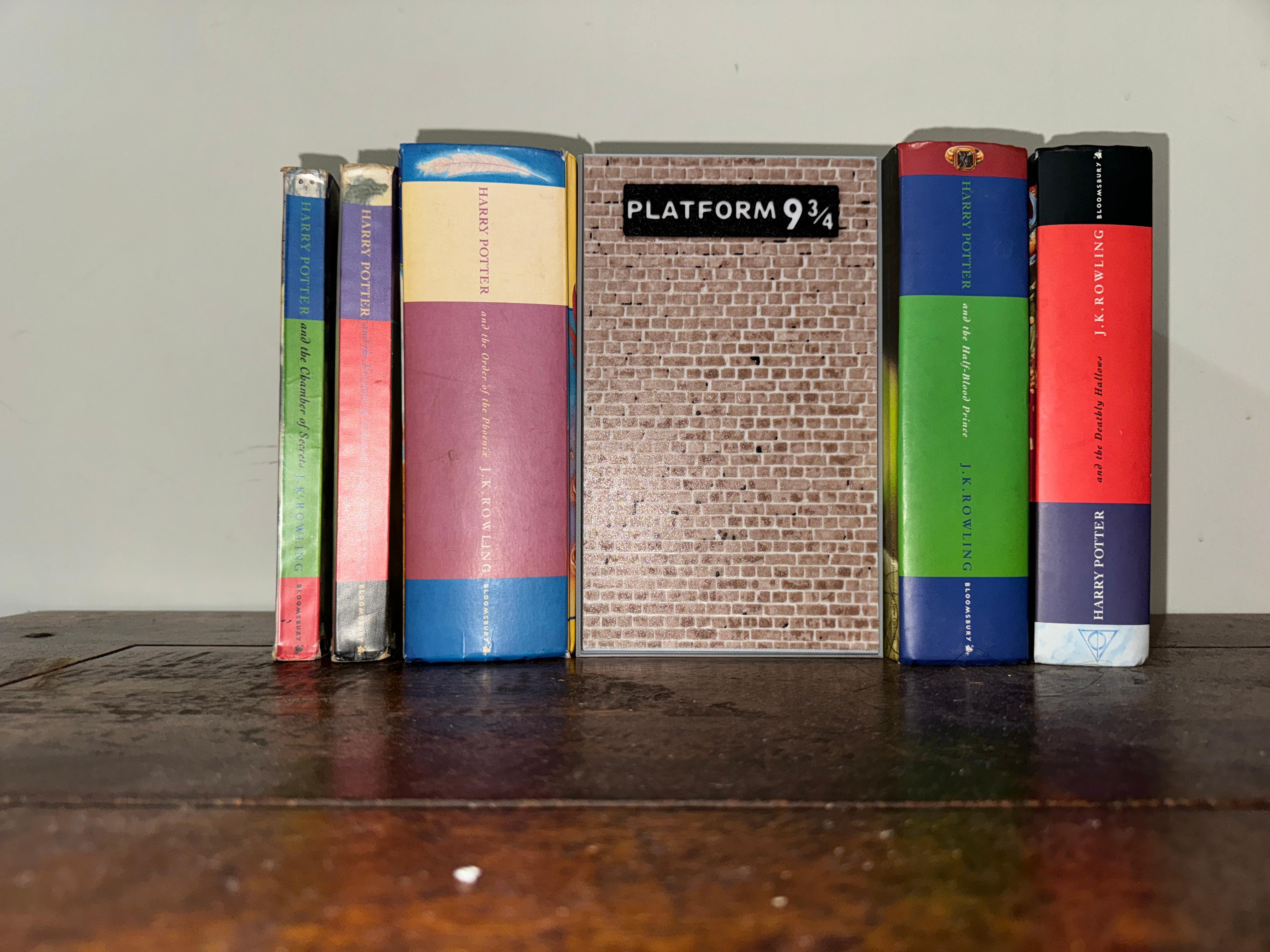 Platform 9 3/4 Book Nook 3d model