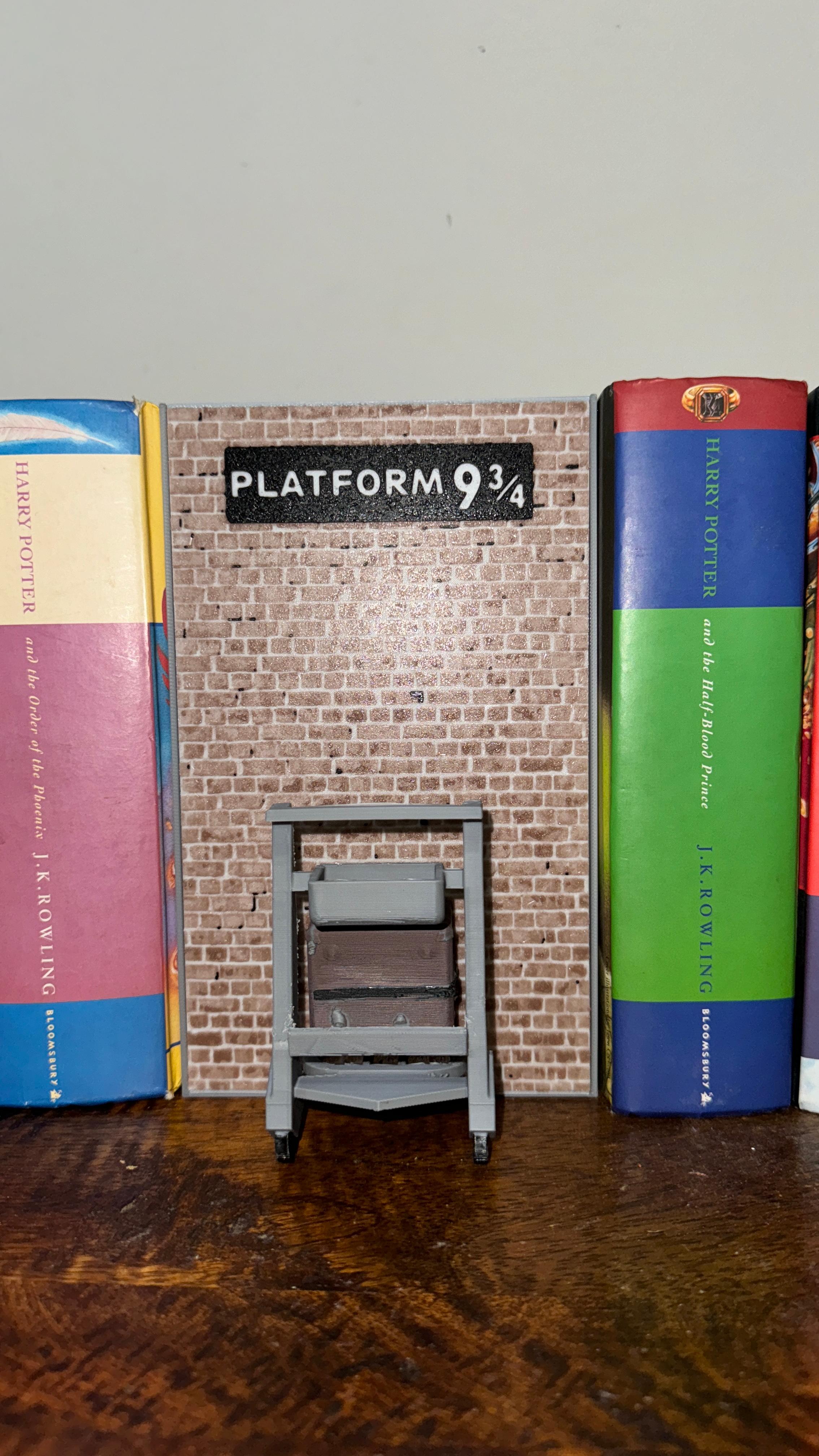 Platform 9 3/4 Book Nook 3d model