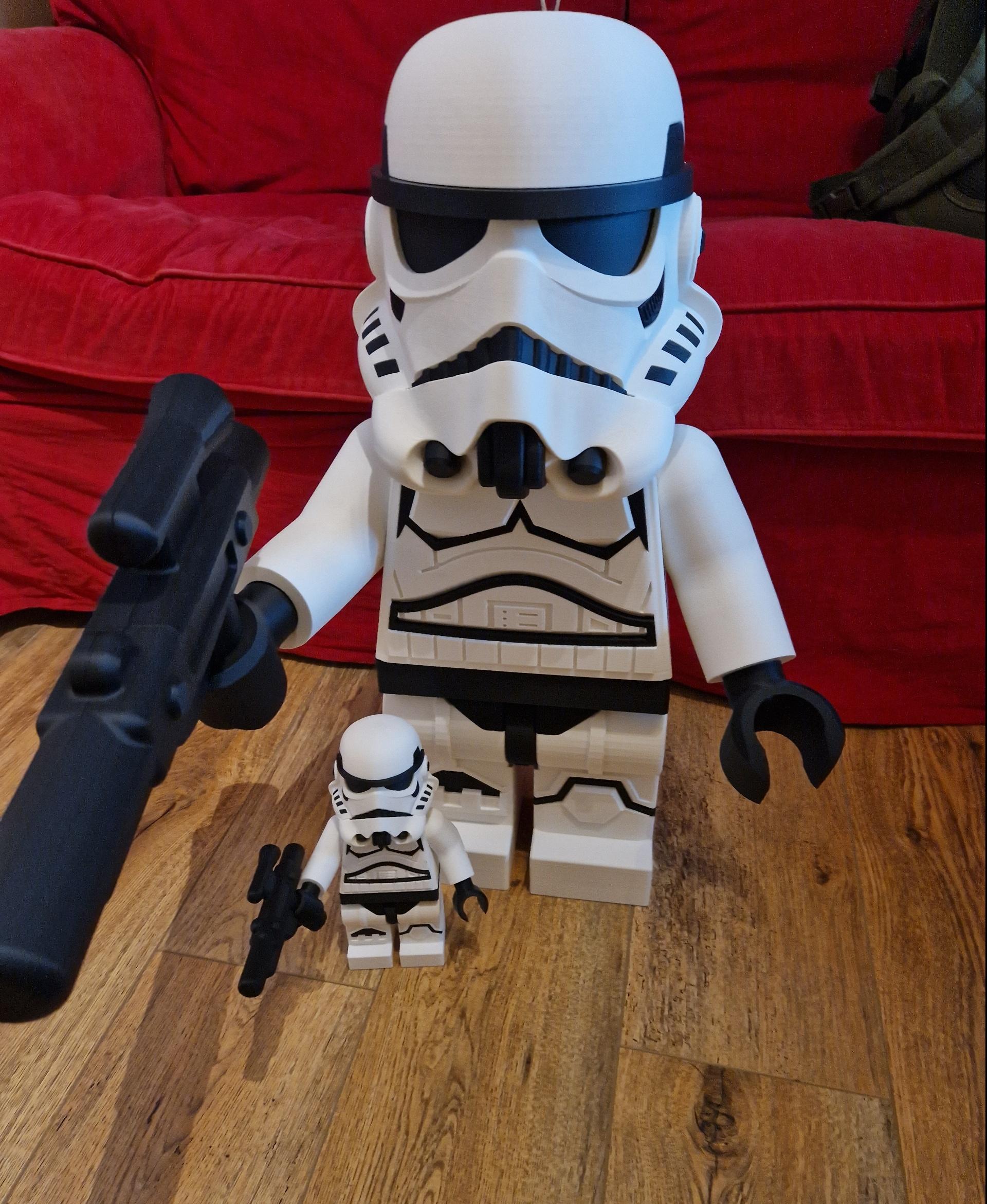 Stormtrooper (9 inch brick figure, NO MMU/AMS, NO supports, NO glue) - 100% and 292.4% 
This was the maximum size to print the torso on my Bambulab X1C in one piece. The head is printed in multiple colors. Only the weapon had to be printed in smaller pieces. I am a big fan of the figures. Can you please make a Captain Rex or Ahsoka Tano? Thx - 3d model