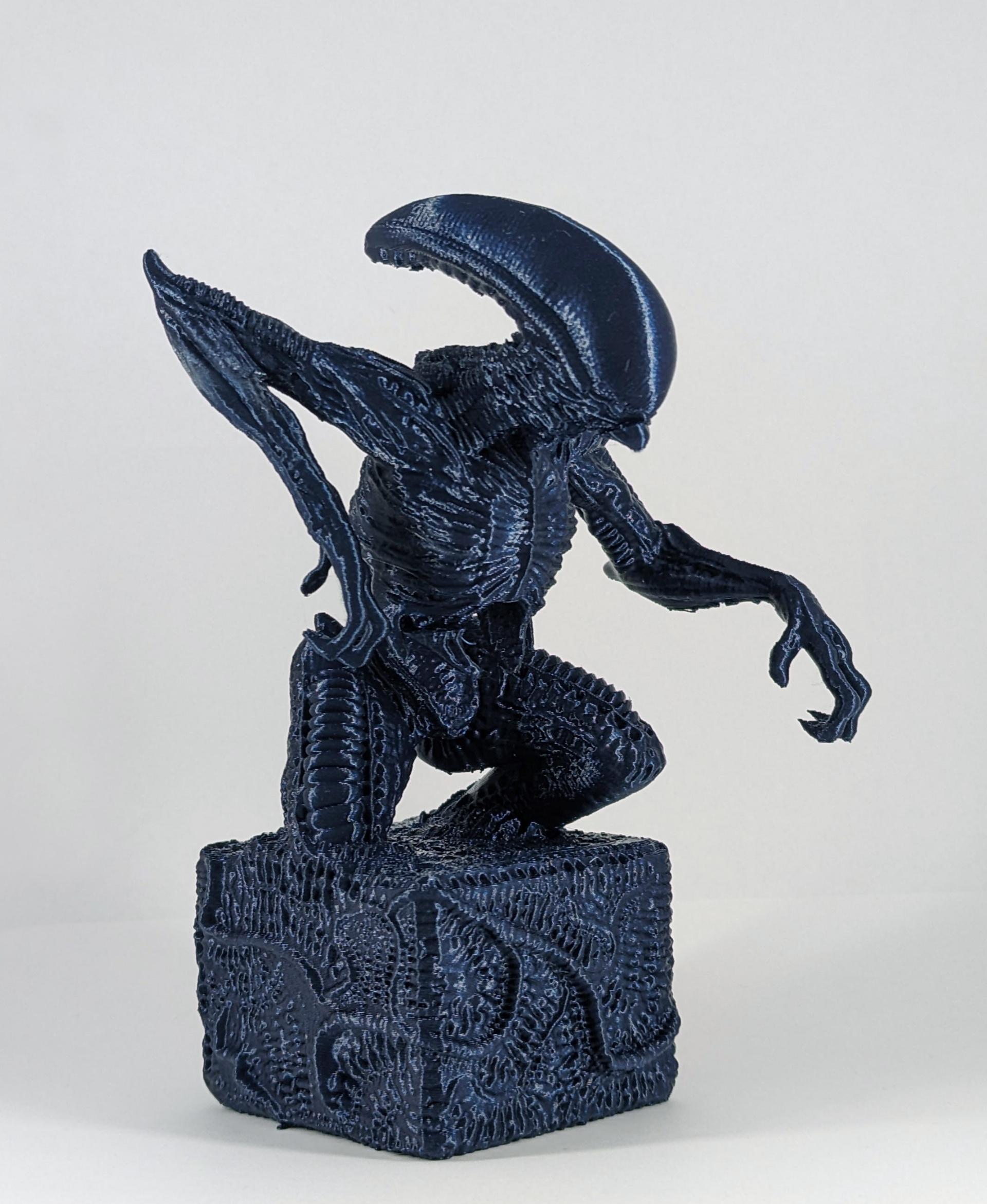 Alien Statuette - Awesome looking model from the Aliens universe. Polymaker PolyLite Dark Blue really brings out all the details and a nice shiny finish. - 3d model