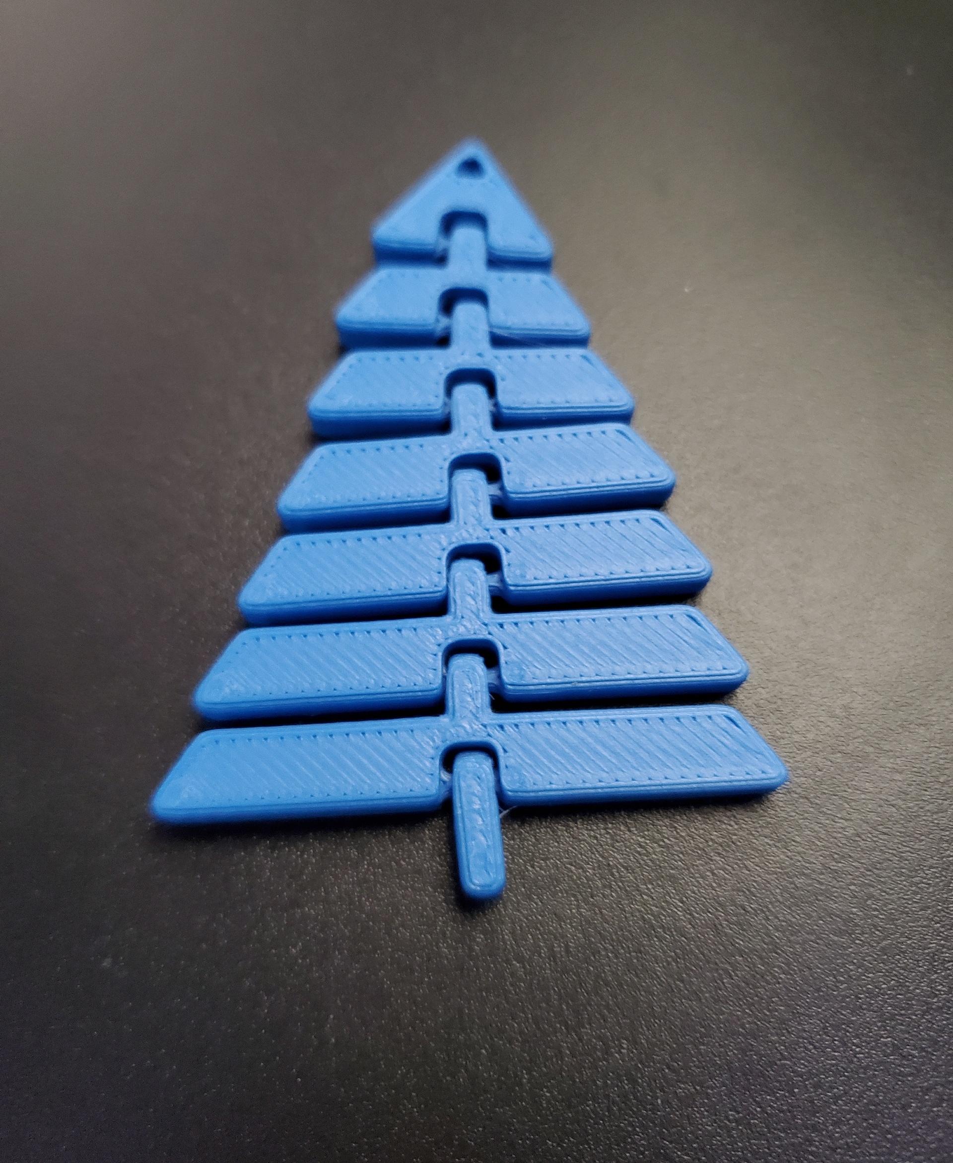 Articulated Christmas Tree Keychain - Print in place fidget toy - polyterra sapphire blue - 3d model