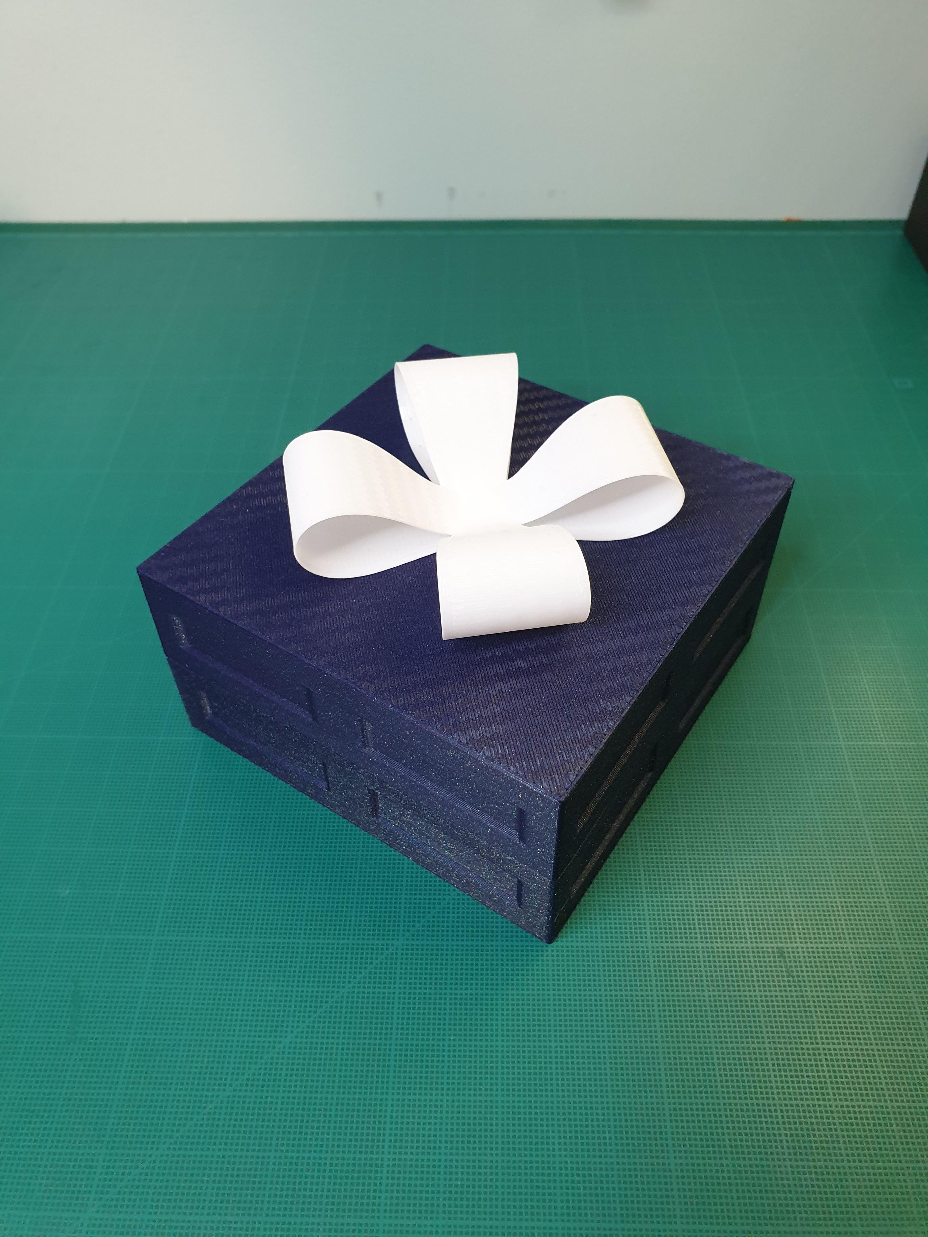 Christmas Gift Box - 100x100x50mm || Vase Mode 3d model
