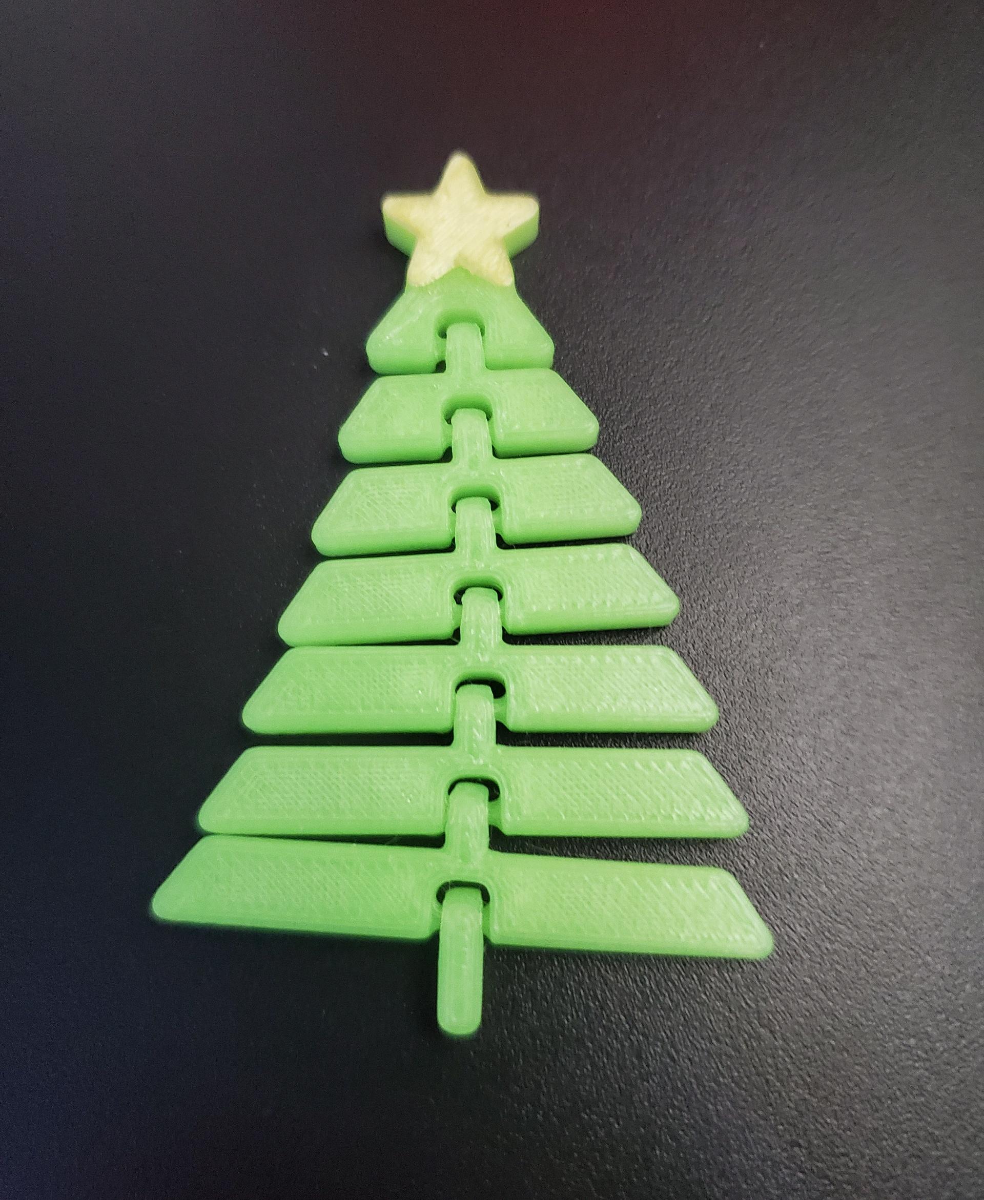 Articulated Christmas Tree with Star - Print in place fidget toy - 3mf - polymaker luminous green - 3d model