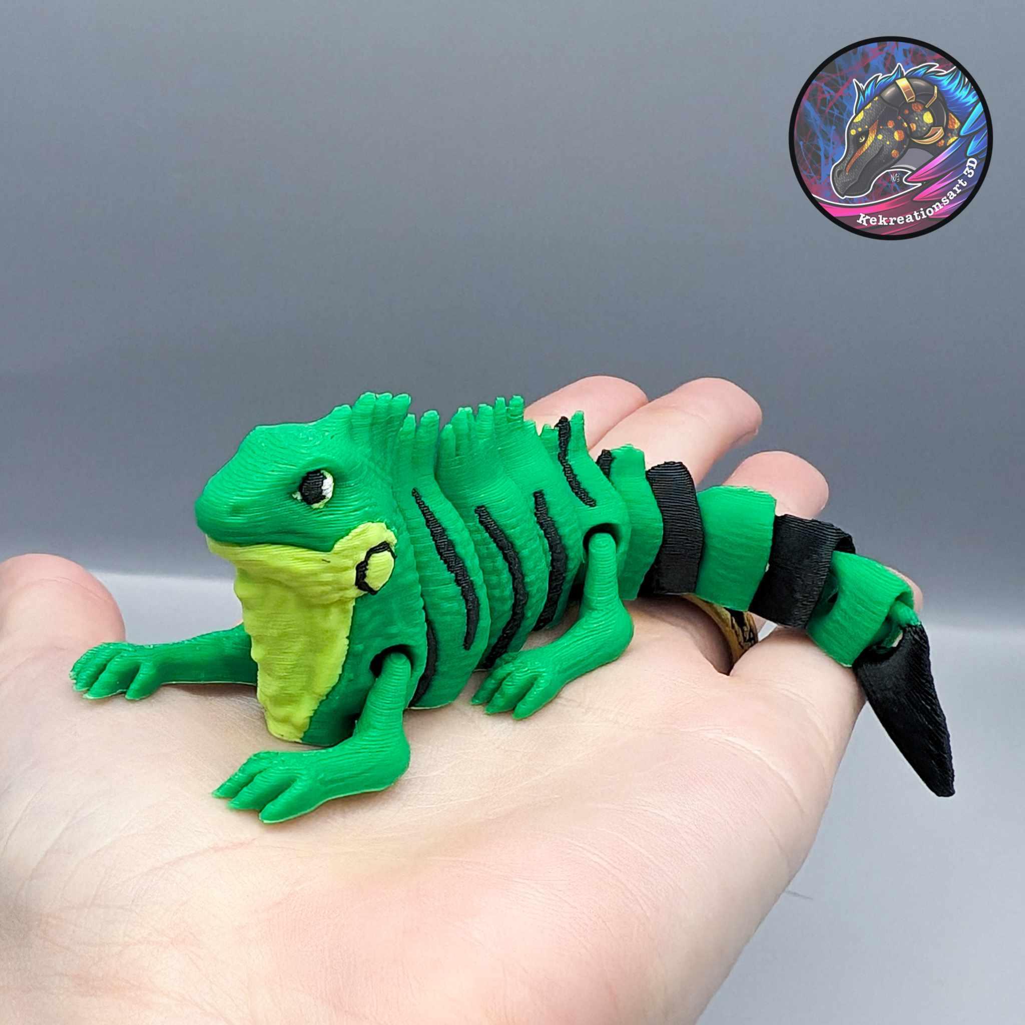 Baby Flexi Iguana Keychain 3d model