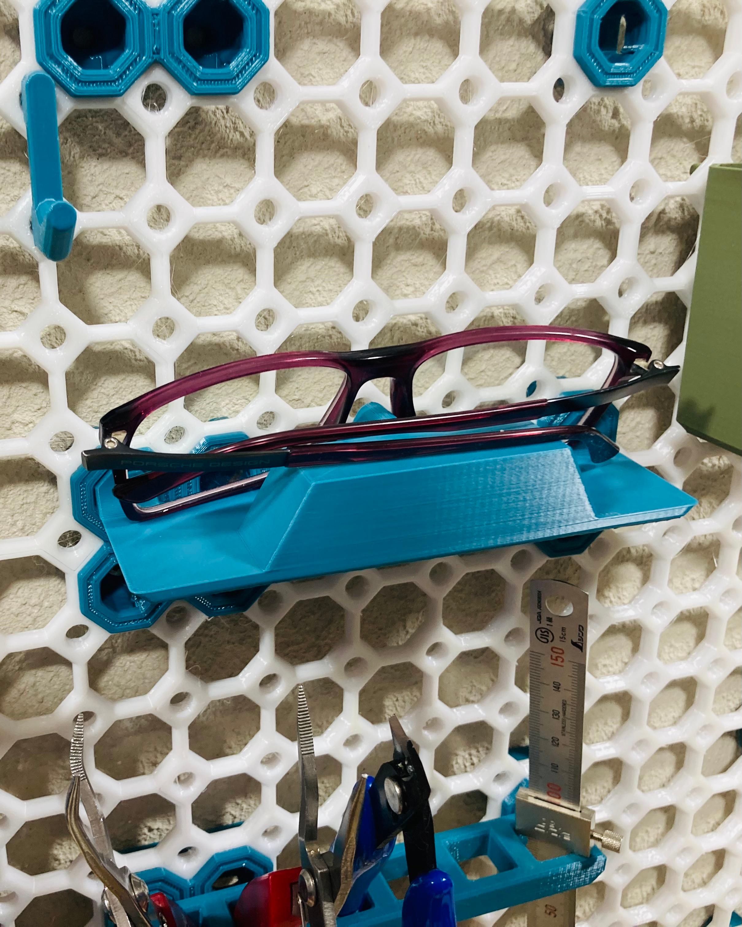 Holder for sunglasses and reading glasses for Multiboard 3d model