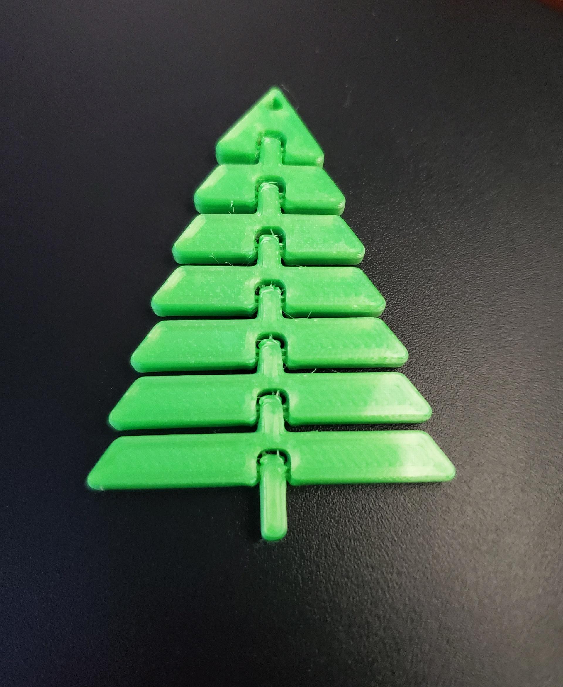 Articulated Christmas Tree Keychain - Print in place fidget toy - Yousu silk lime green - 3d model