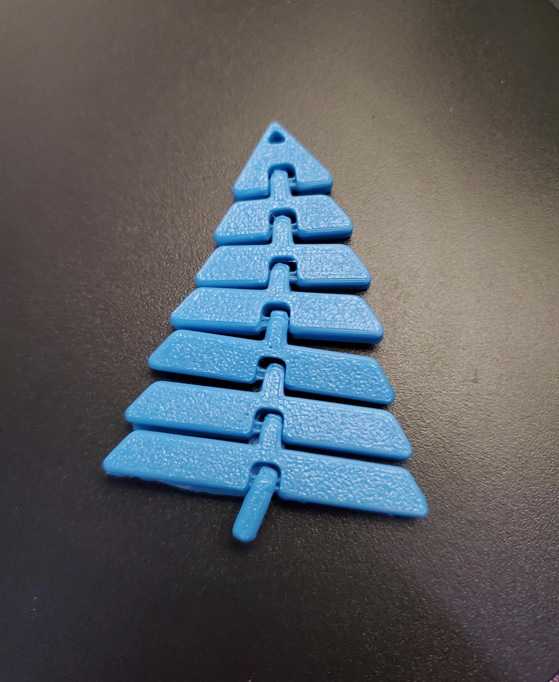 Articulated Christmas Tree Keychain - Print in place fidget toy - hobbyking sky blue - 3d model