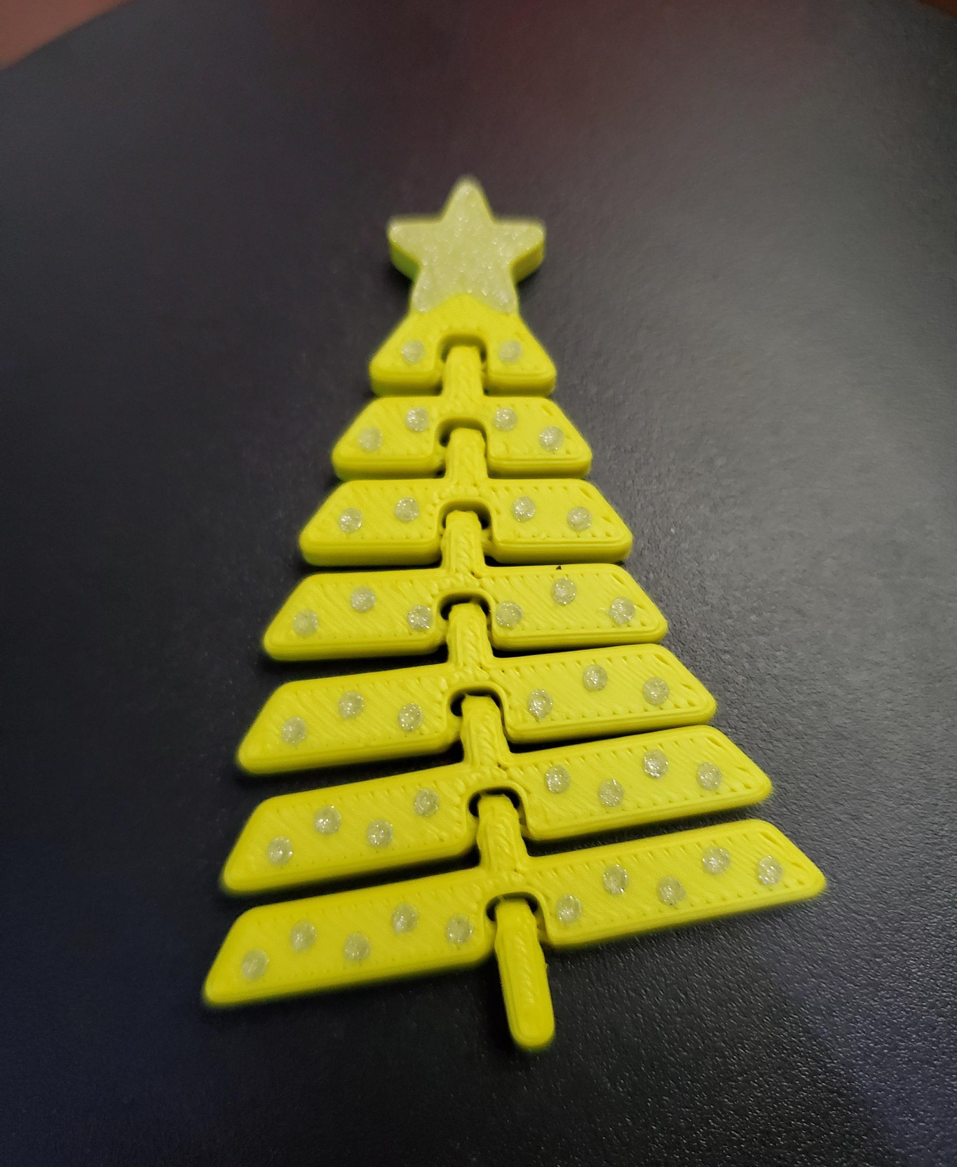 Articulated Christmas Tree with Star and Ornaments - Print in place fidget toys - 3mf - Rongtong Primrose green - 3d model