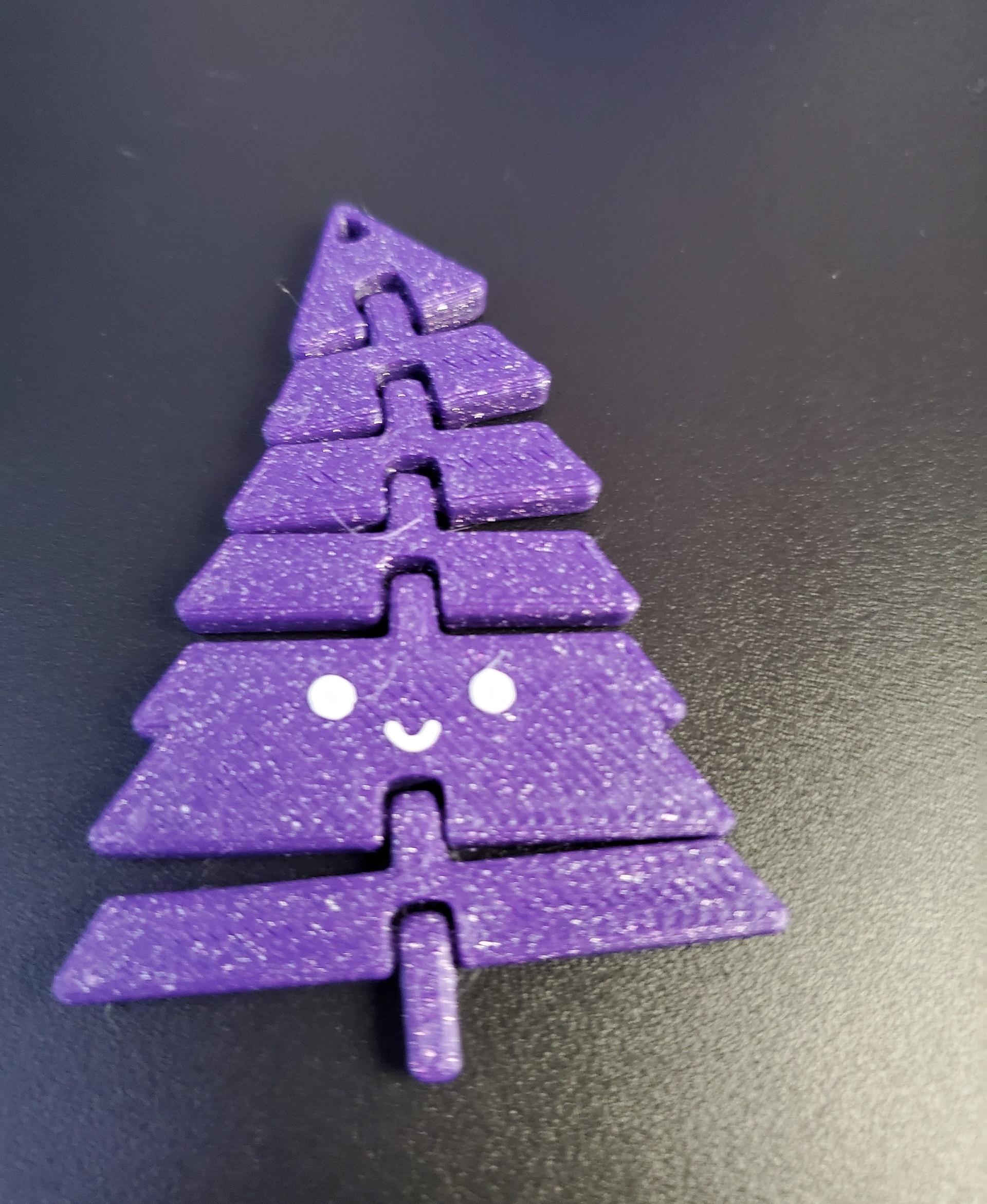 Articulated Kawaii Christmas Tree Keychain - Print in place fidget toy - 3mf - glitter purple - 3d model