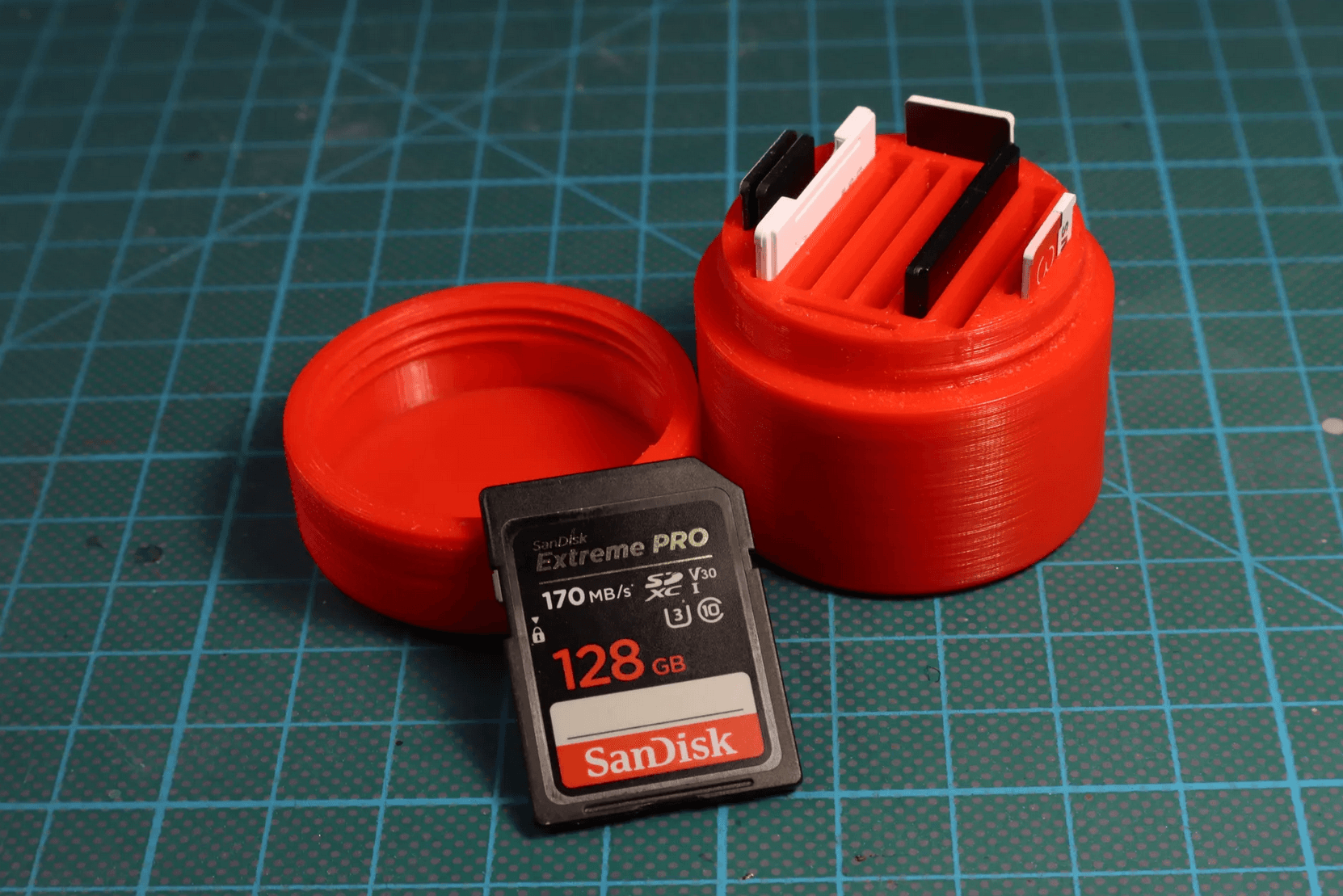 3D file Simple boxes for 2 to 6 SD cards or 4 to 12 microSD cards