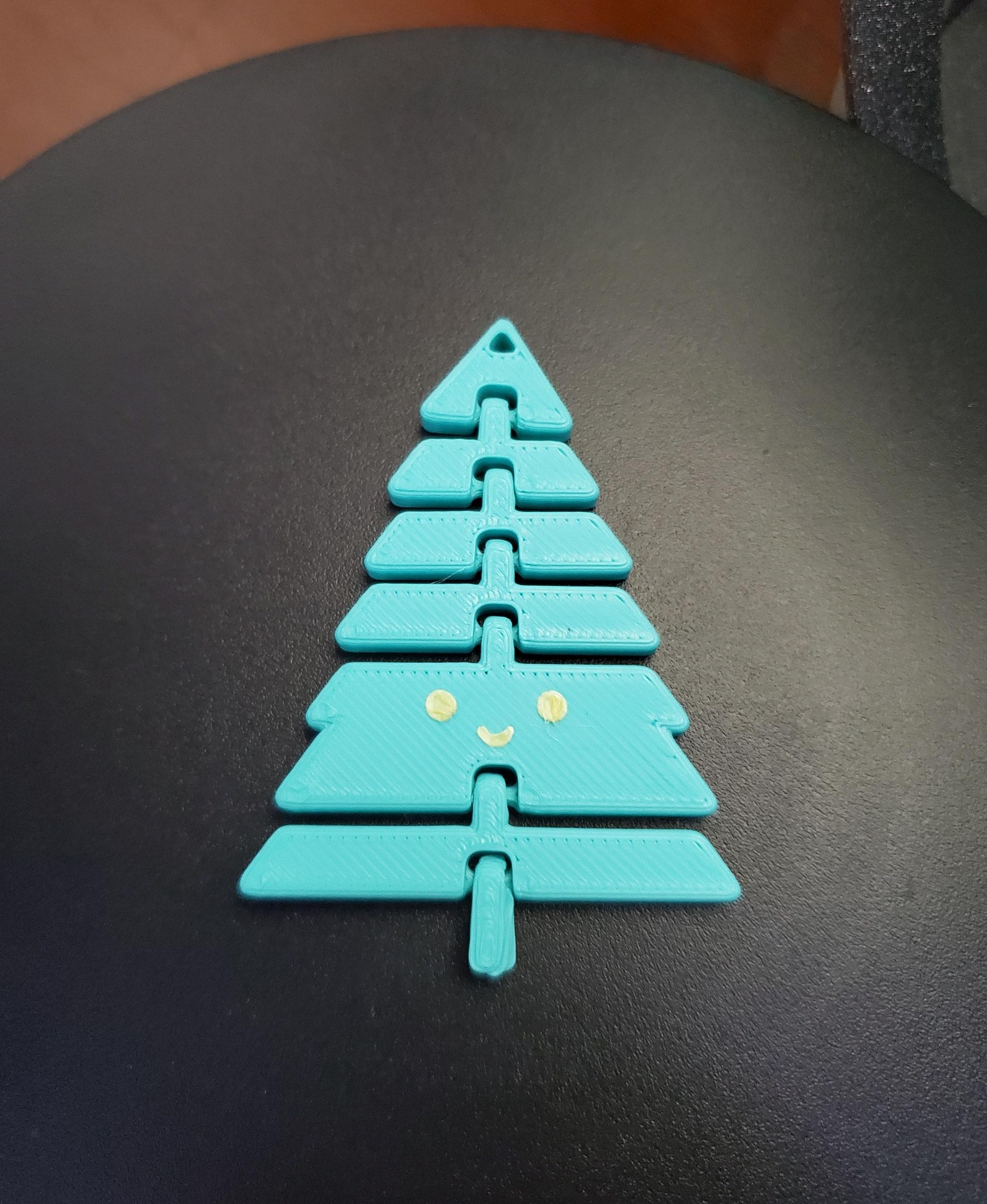 Articulated Kawaii Christmas Tree Keychain - Print in place fidget toy - 3mf - polymaker teal pla pro - 3d model
