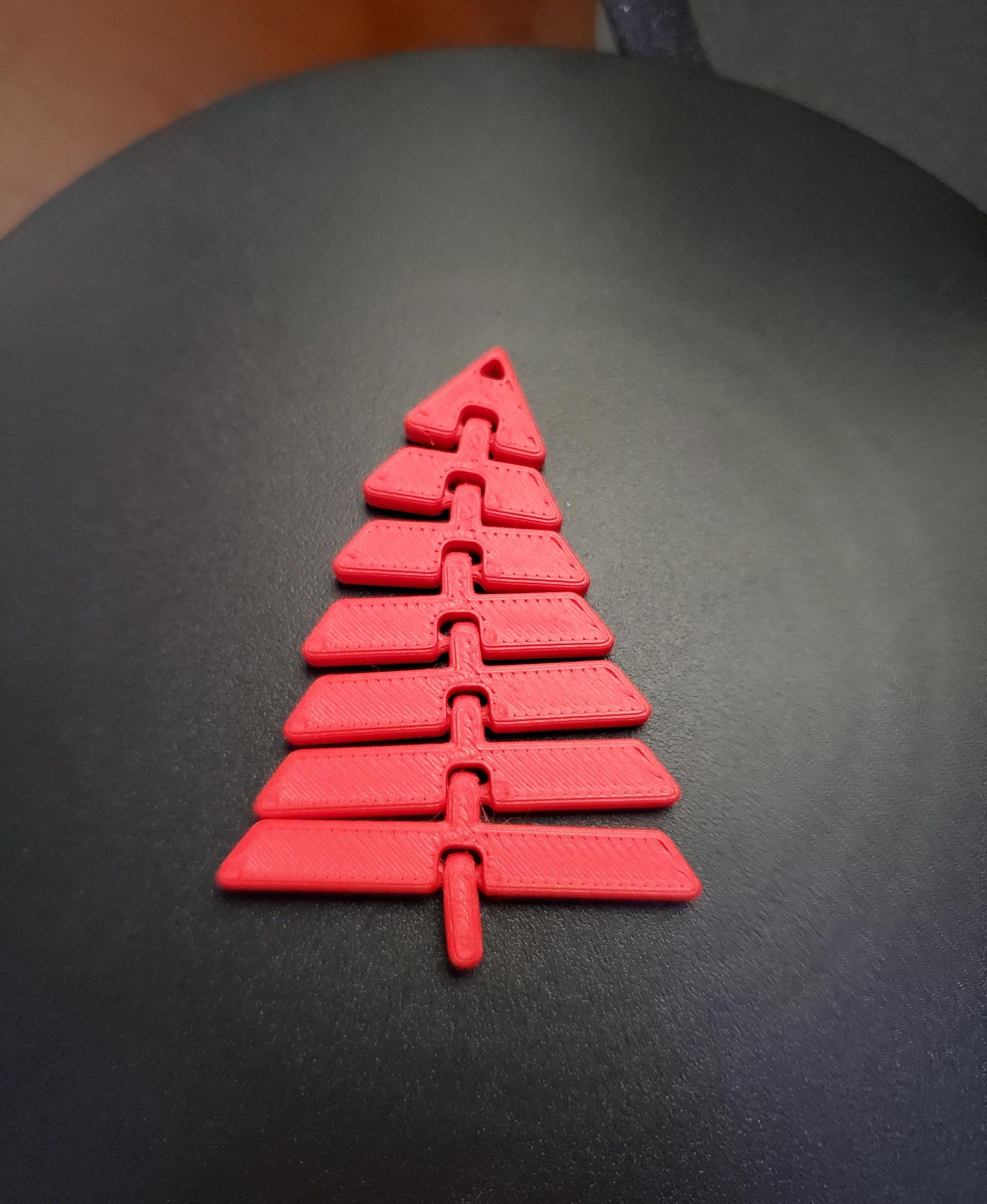 Articulated Christmas Tree Keychain - Print in place fidget toy - polyterra lava red - 3d model