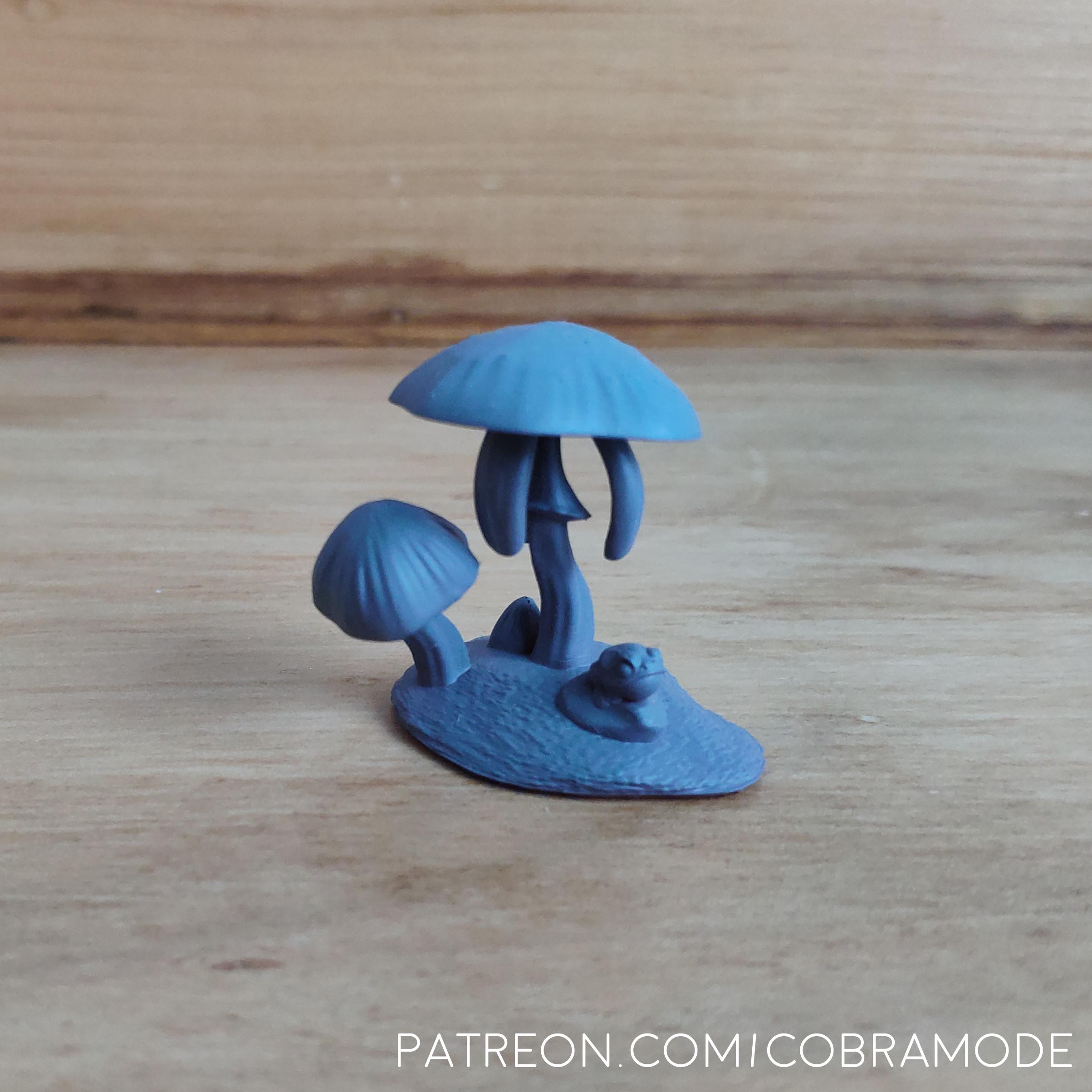 Mushroom and Tiny Frog Terrain Piece (Pre-Supported) 3d model
