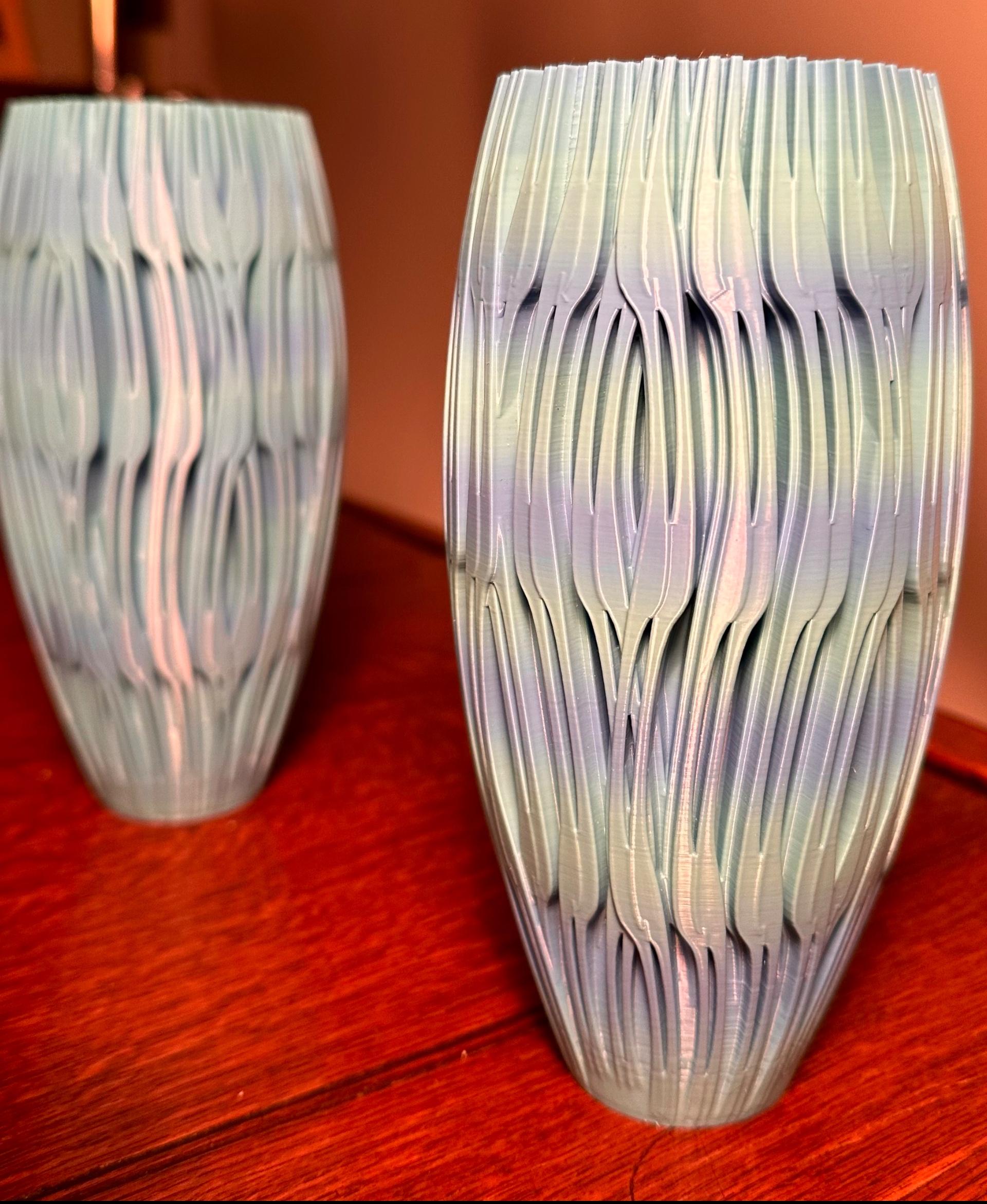 Curves Vase - Ocean to meadow filament color - 3d model