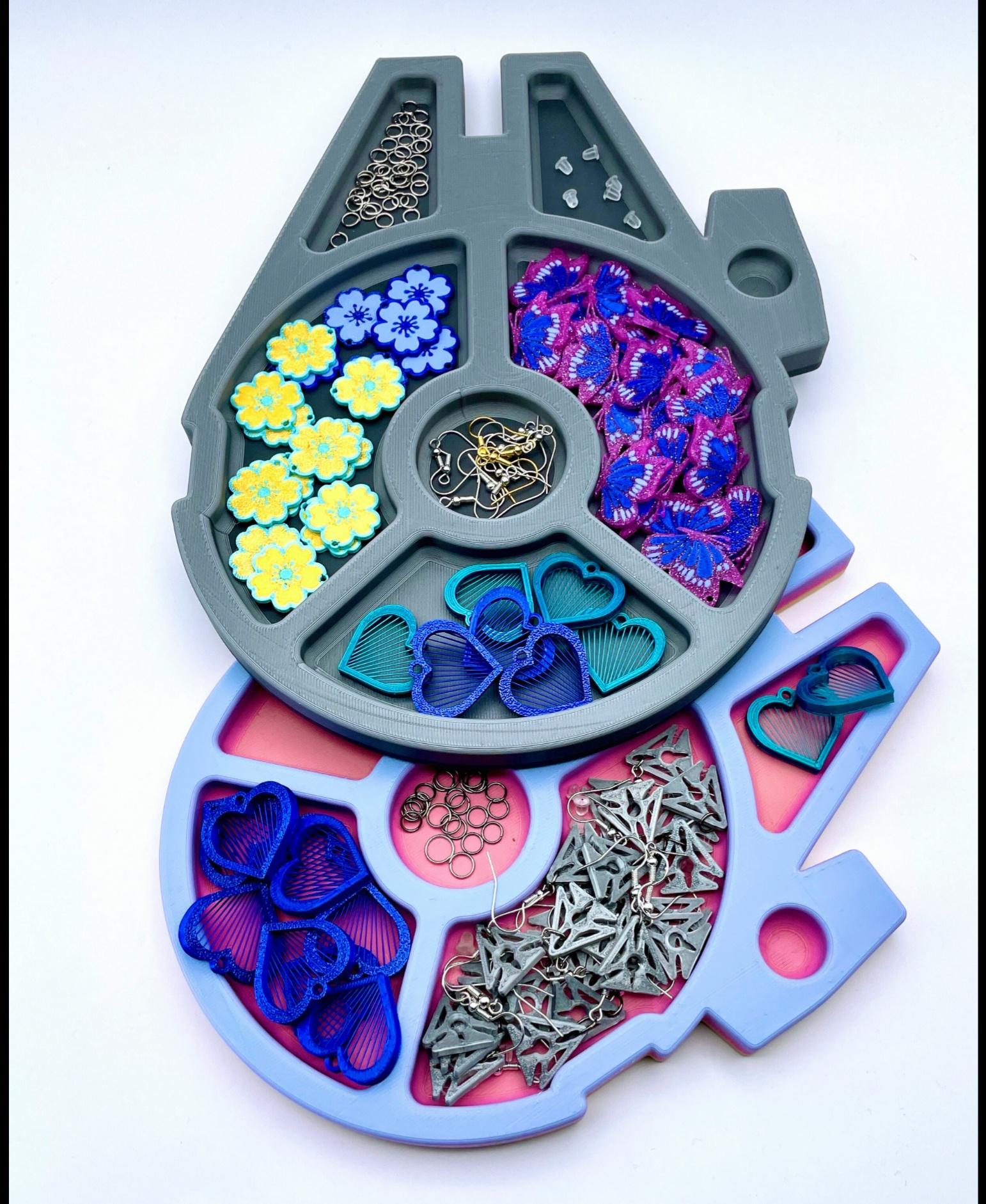 Millennium Falcon Storage Tray - Great for earring making!! Polymaker Metallic Silver and Pastel Rainbow  - 3d model