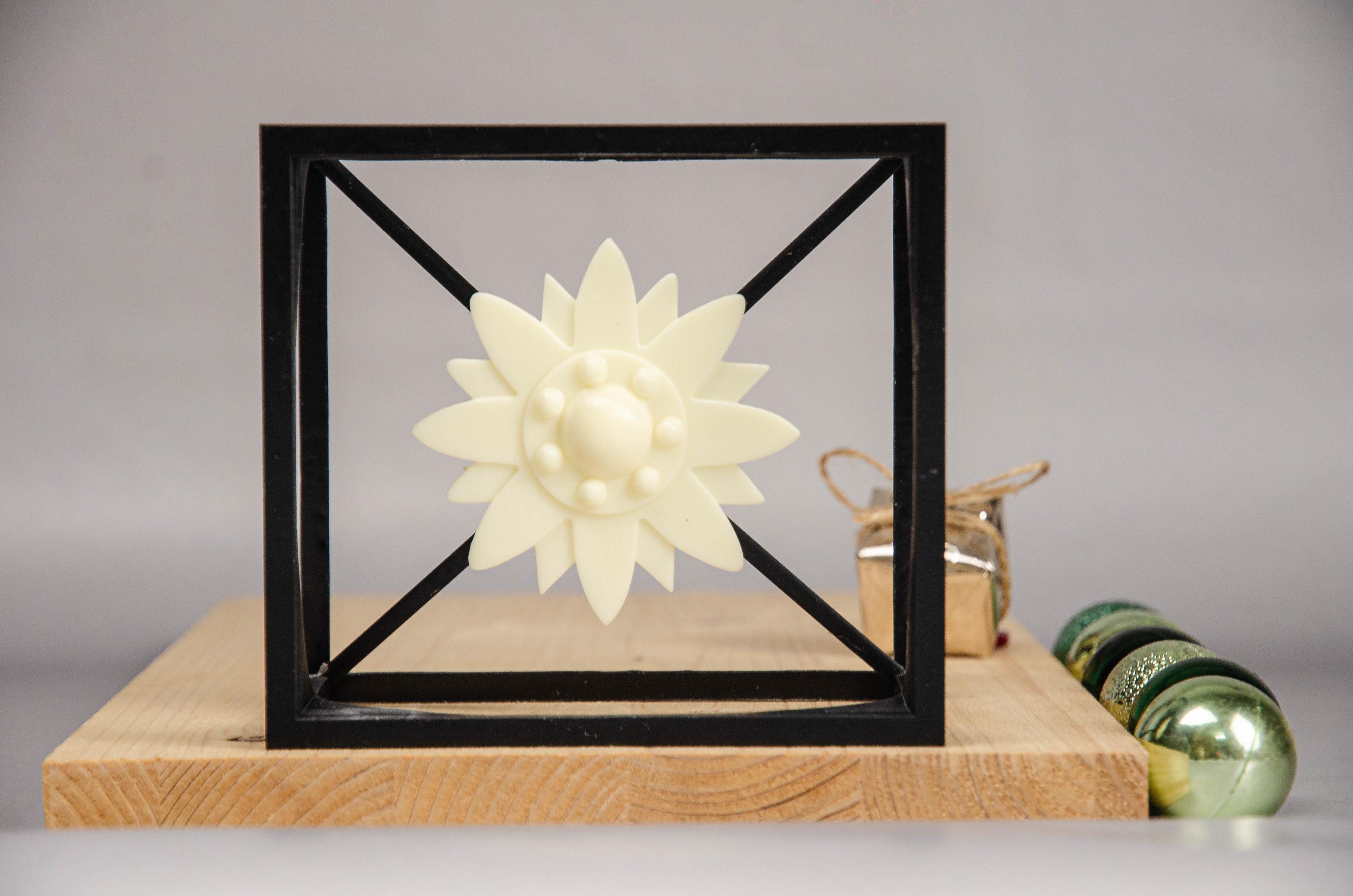 🌼  Edelweiss Cube - Floating Edelweiss Design - Alpine Elegance 🌼- Pre-supported 3d model