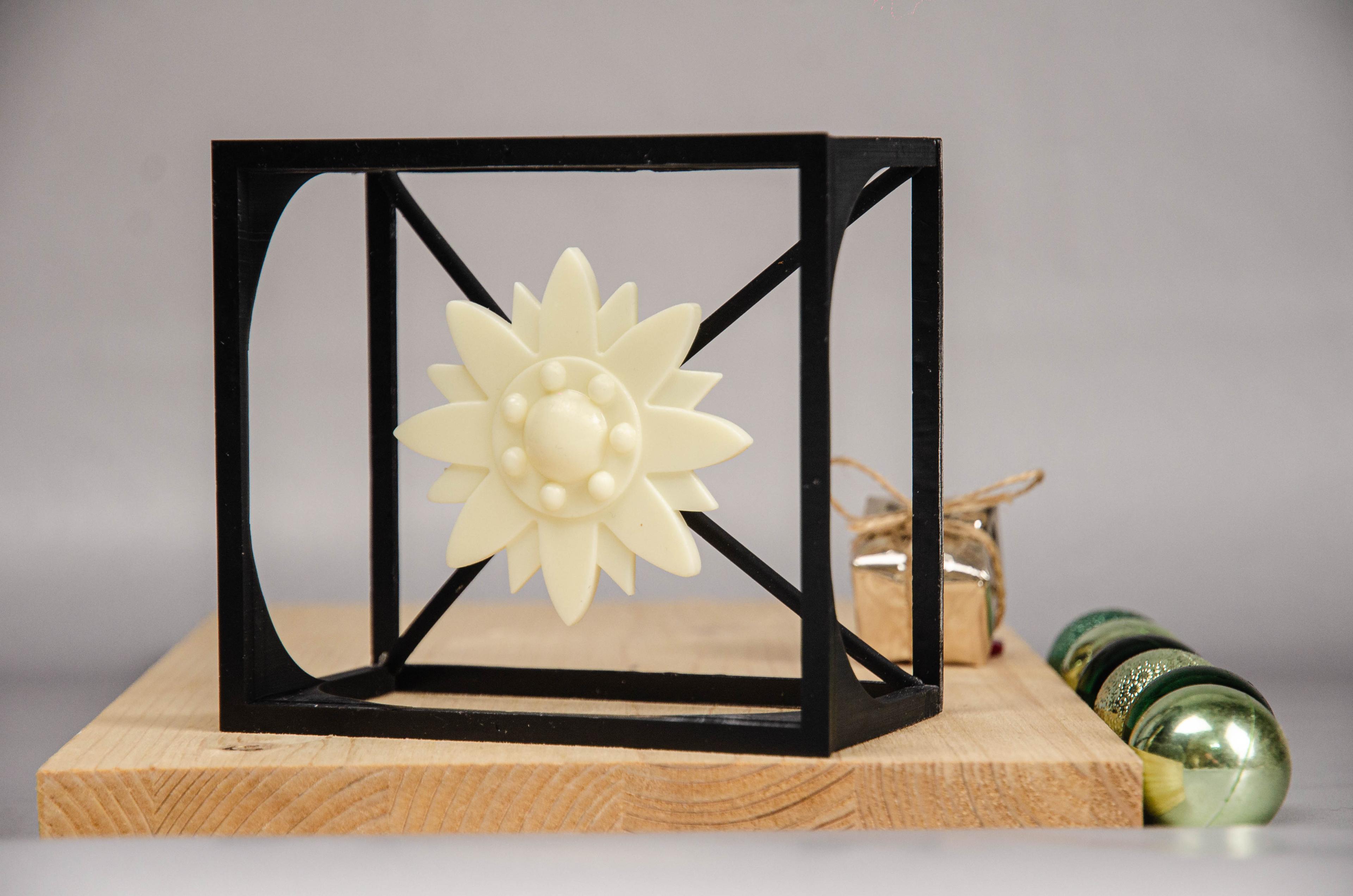 🌼  Edelweiss Cube - Floating Edelweiss Design - Alpine Elegance 🌼- Pre-supported 3d model