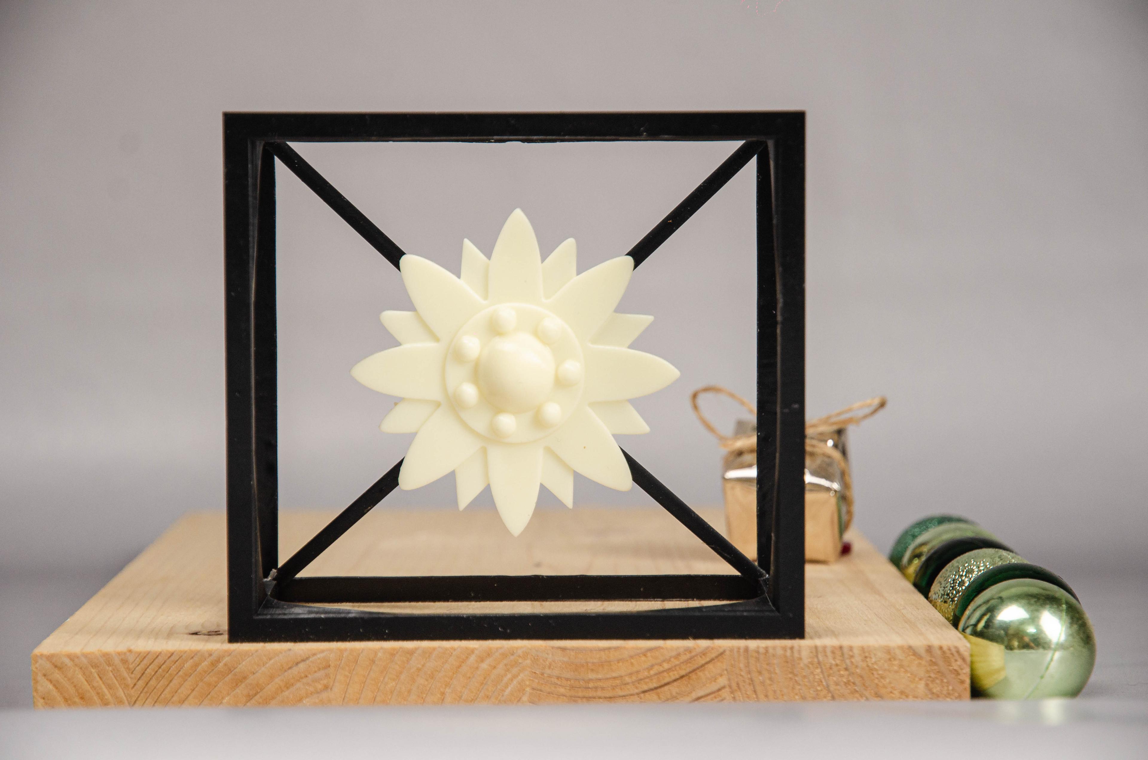 🌼  Edelweiss Cube - Floating Edelweiss Design - Alpine Elegance 🌼- Pre-supported 3d model