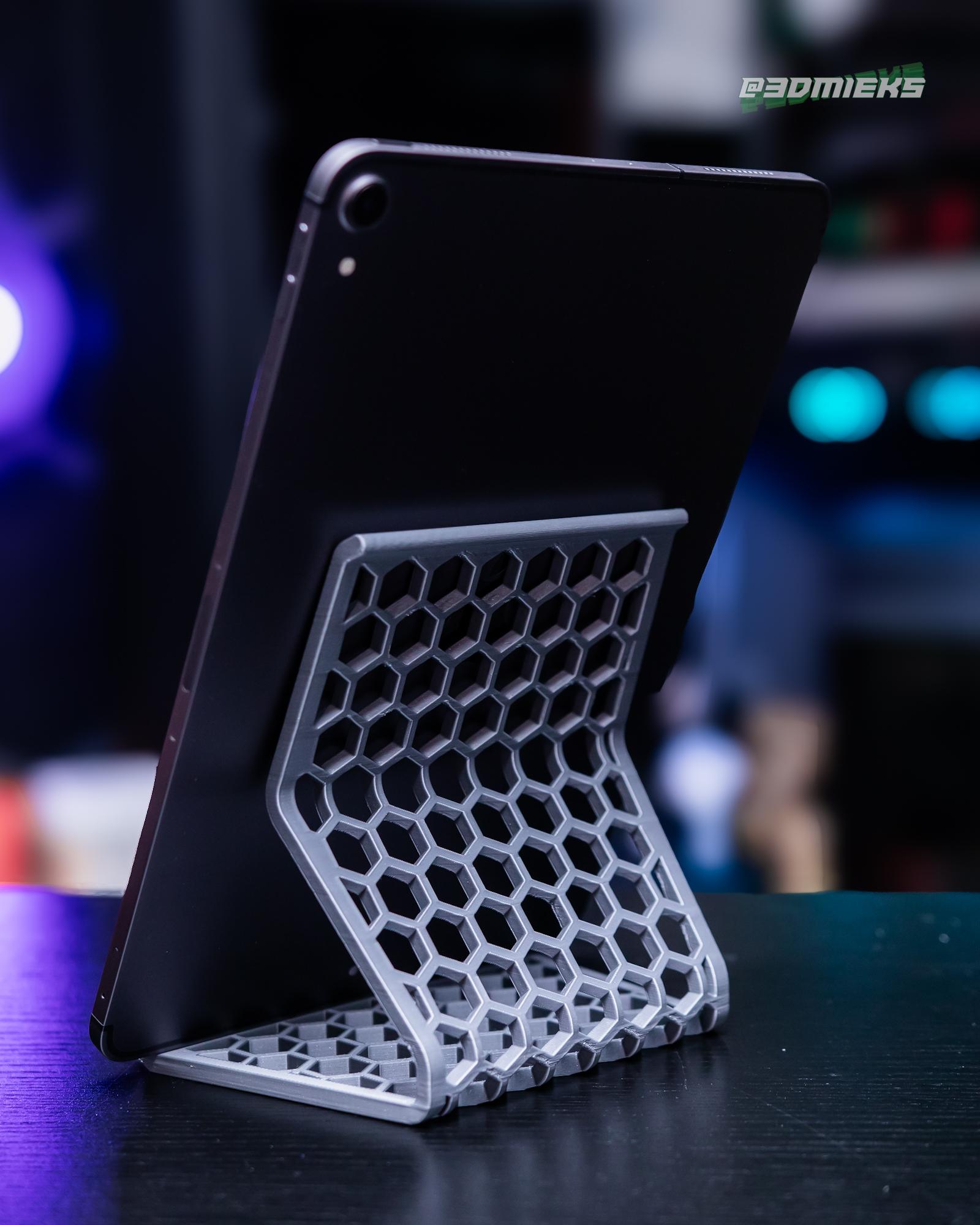 Mobius - Dual Angle Modern Tablet Stand 3d model