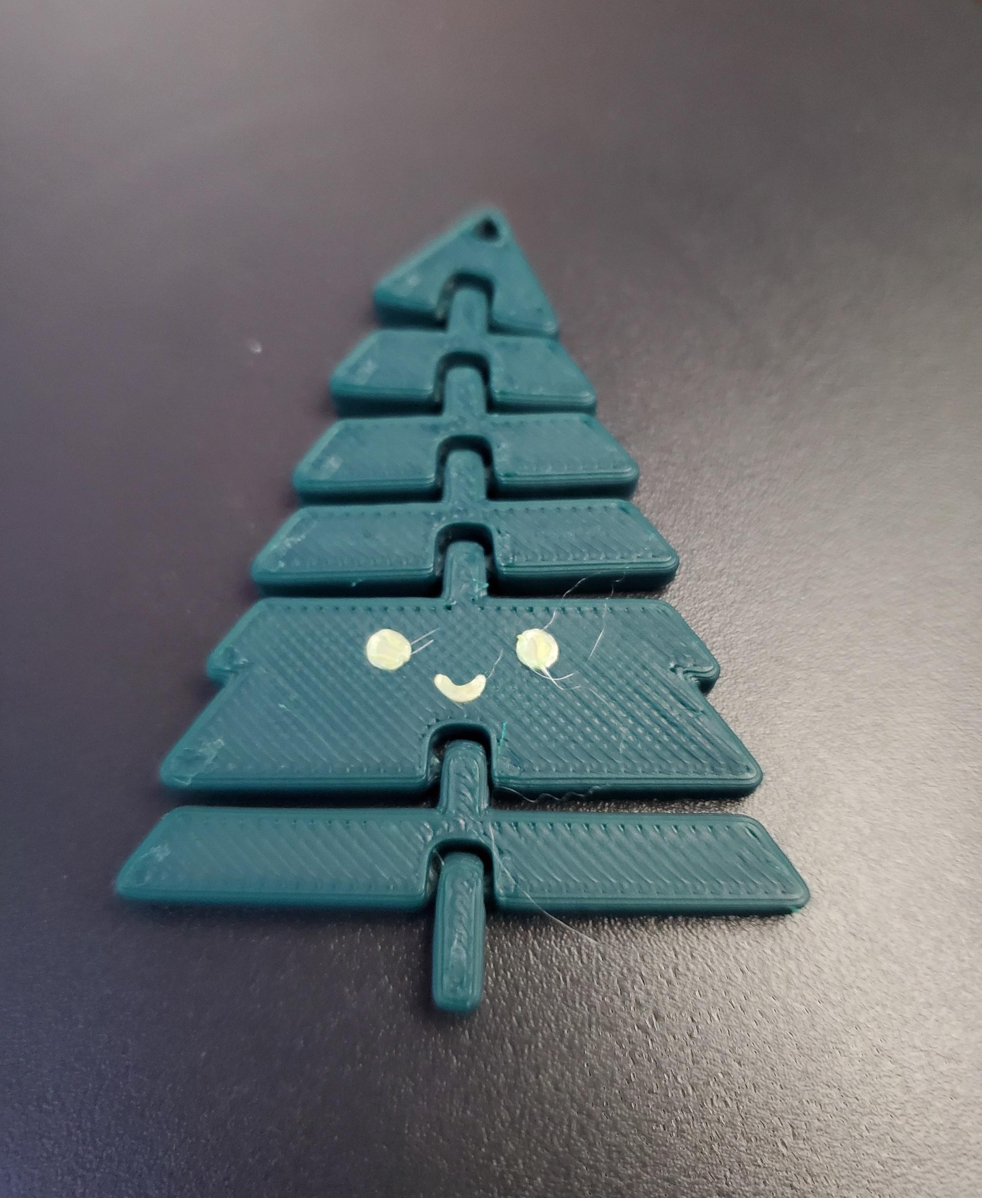 Articulated Kawaii Christmas Tree Keychain - Print in place fidget toy - 3mf - polymaker pla pro blue-green - 3d model