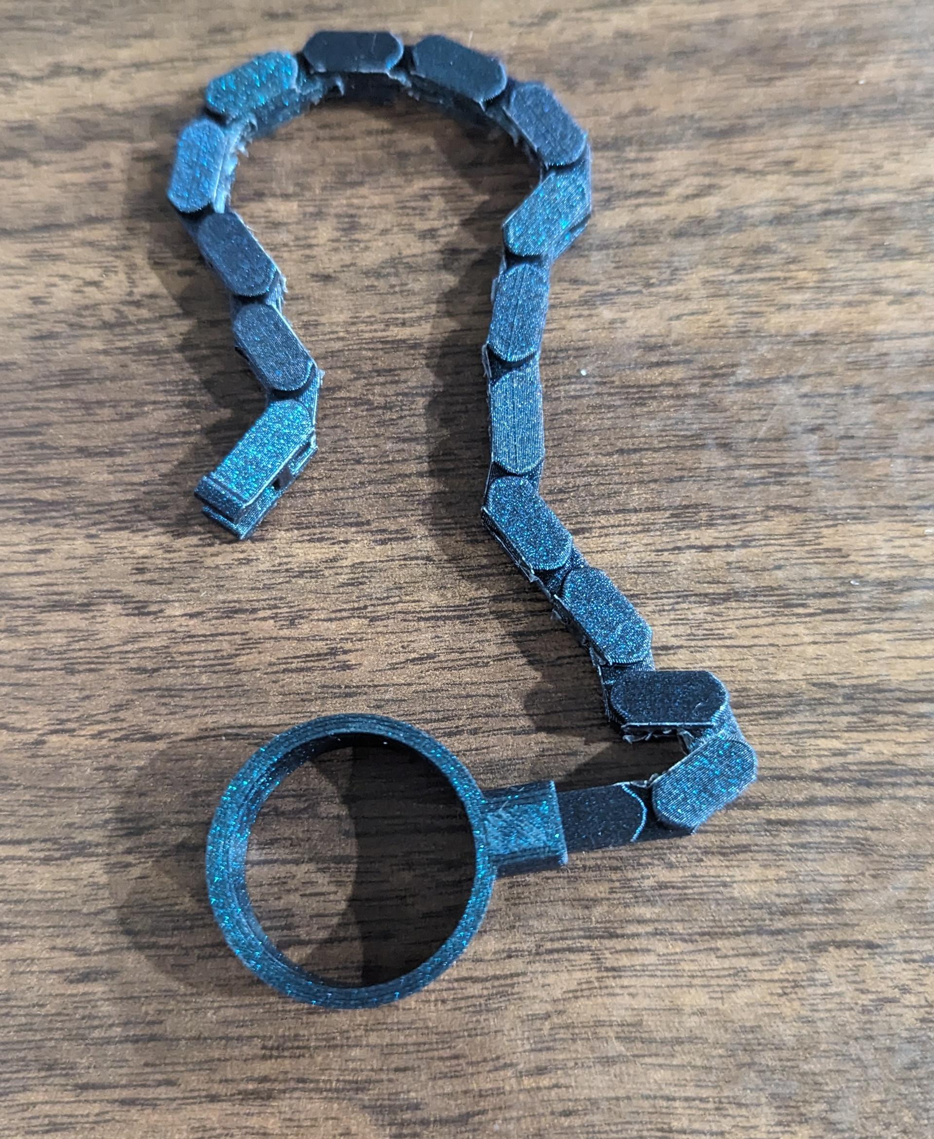 Ringchaku Spinning Fidget Toy - Really good design! 

Note: I connected a different chain to my Ringchaku but that printed well too 😂 - 3d model