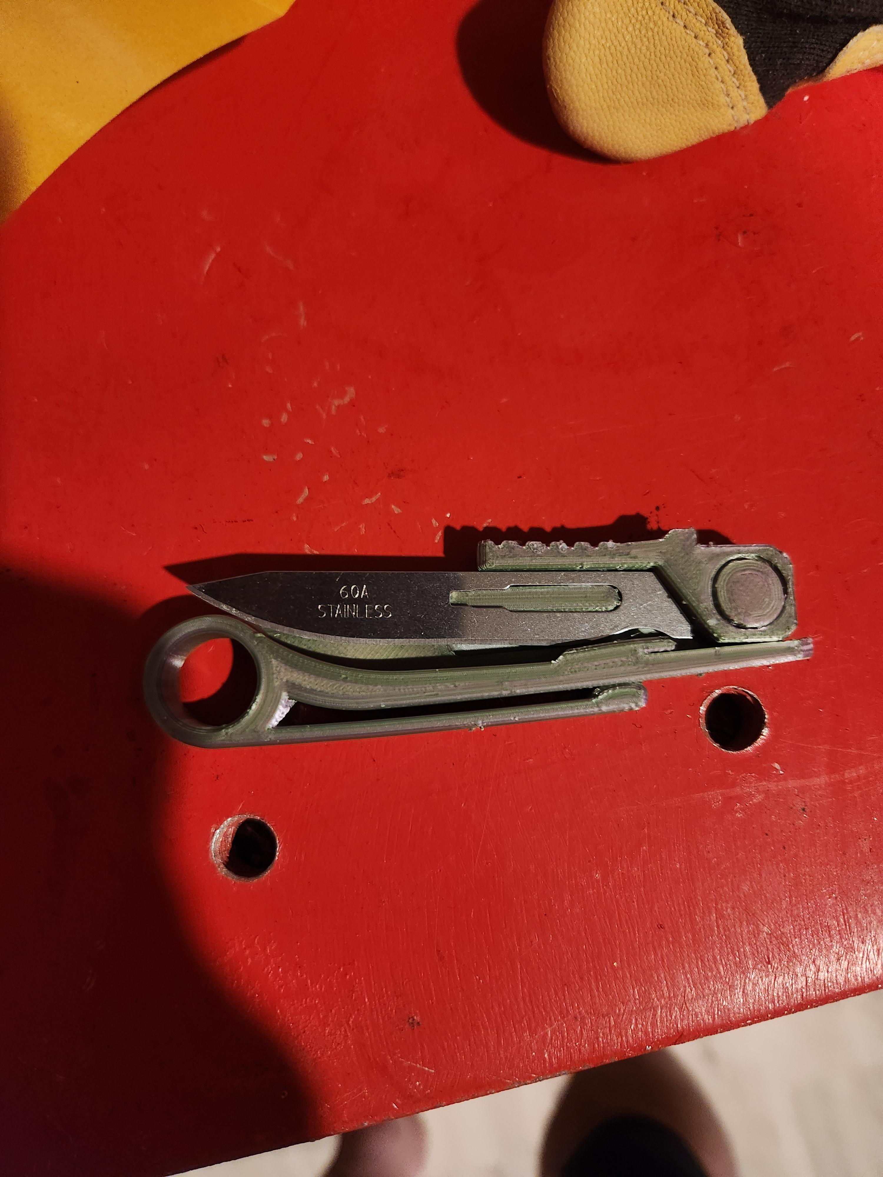 Folding Scalpel Pocket Knife v2.1 - Seems to be alittle small but I never scaled it down - 3d model