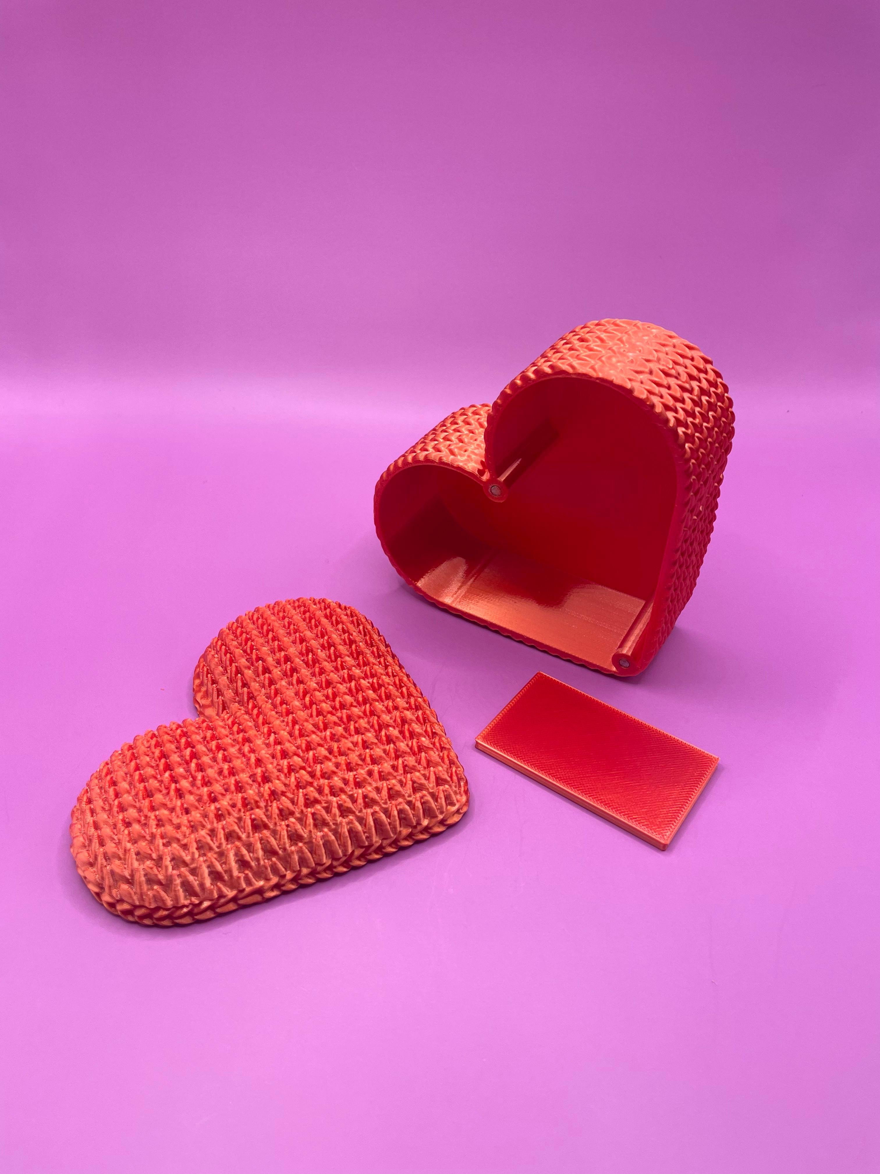 Knitted Heart Gift Box With Magnetic Lid  3d model
