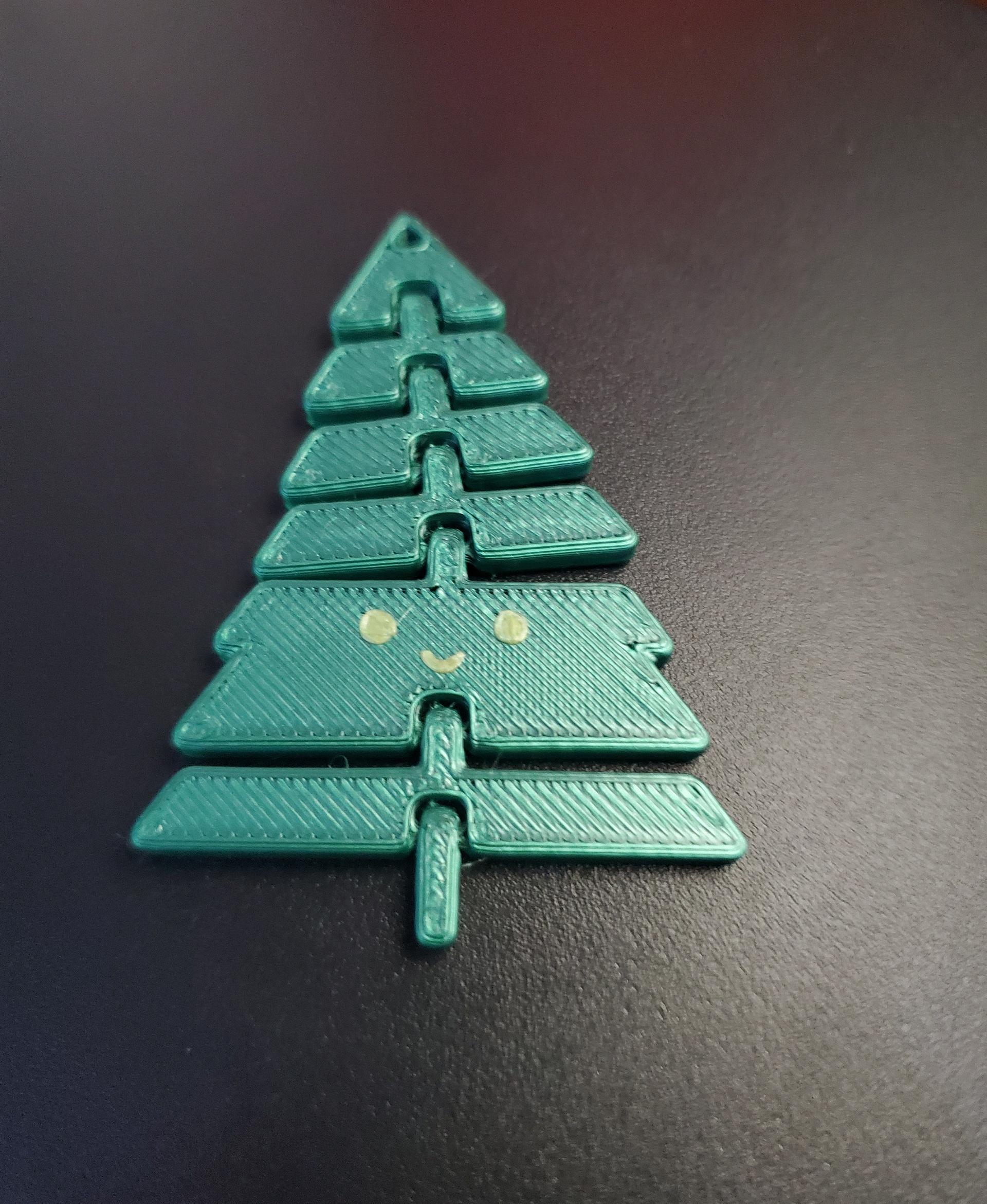 Articulated Kawaii Christmas Tree Keychain - Print in place fidget toy - 3mf - justmaker metallic green - 3d model