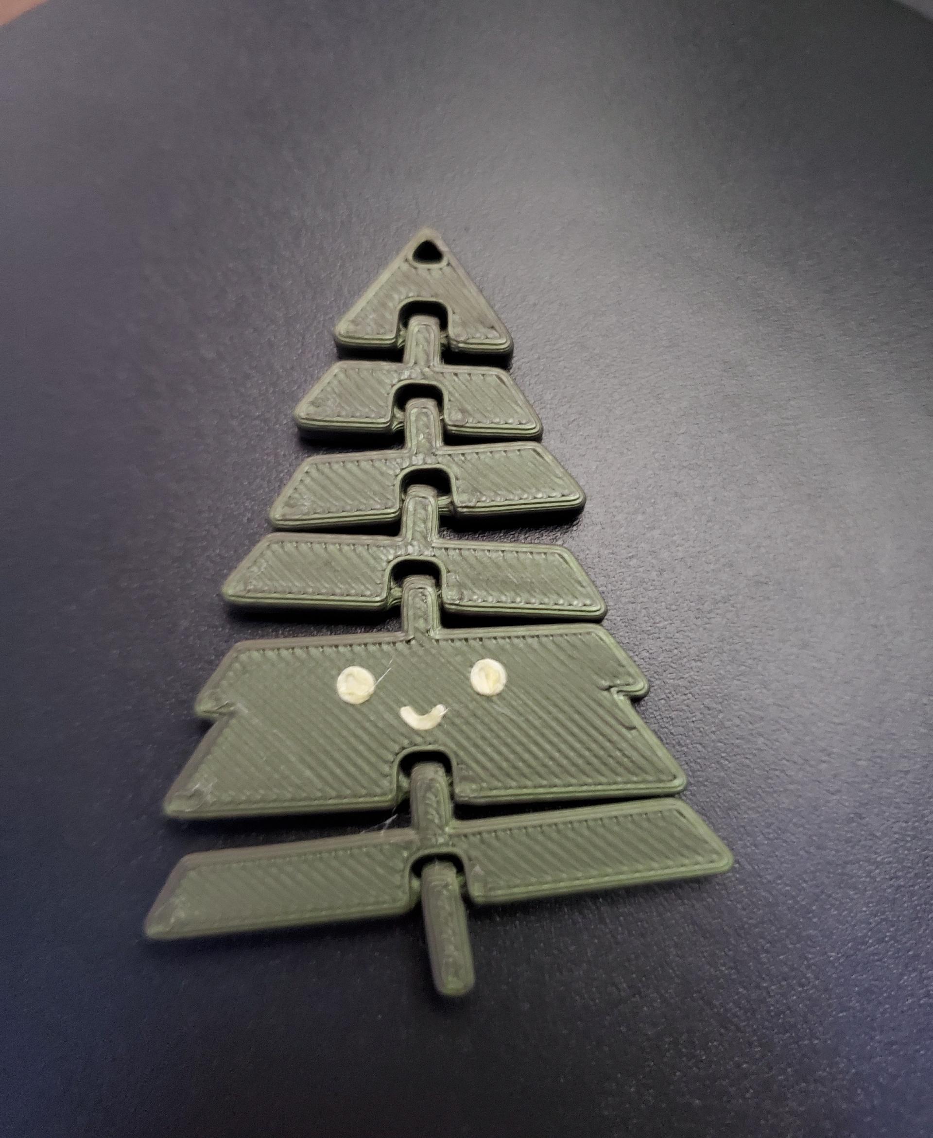 Articulated Kawaii Christmas Tree Keychain - Print in place fidget toy - 3mf - polyterra muted green - 3d model
