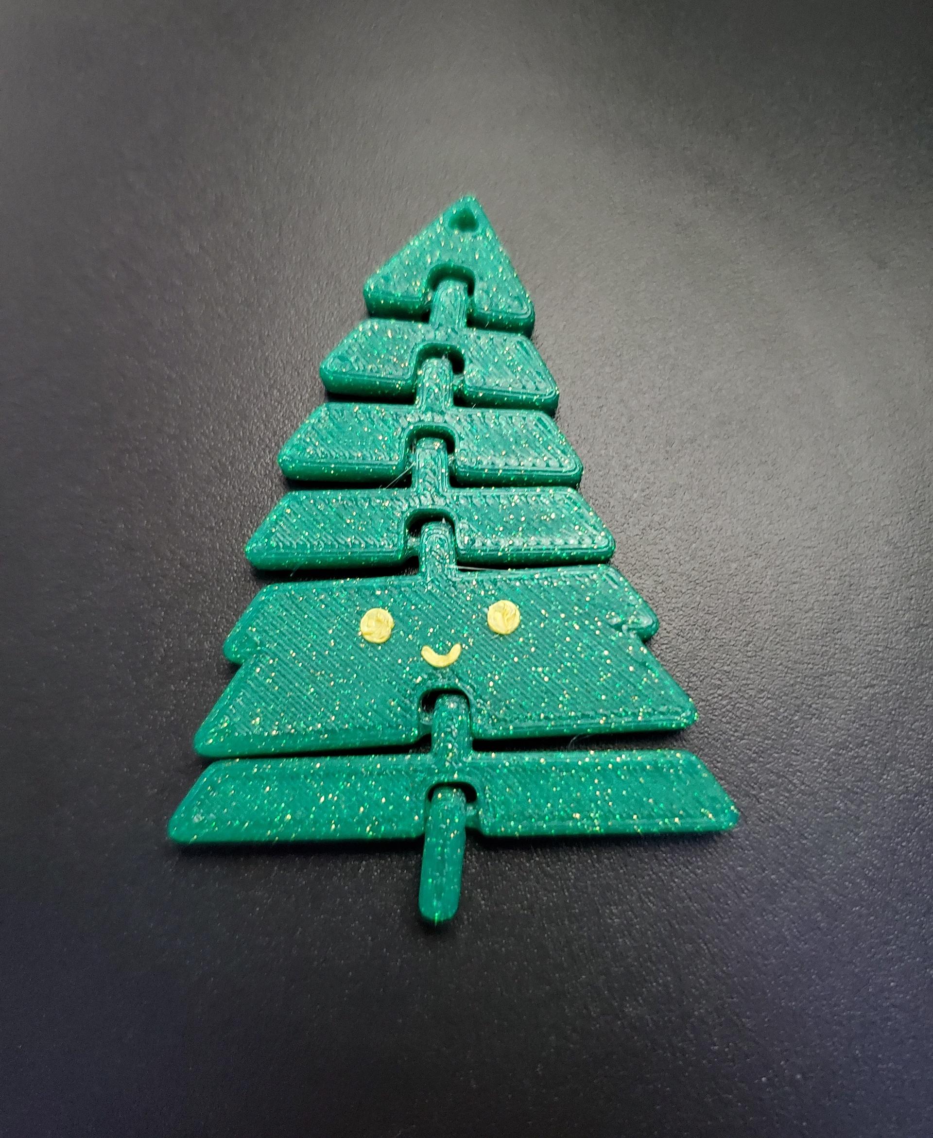 Articulated Kawaii Christmas Tree Keychain - Print in place fidget toy - 3mf - protopasta forest fantasy green - 3d model