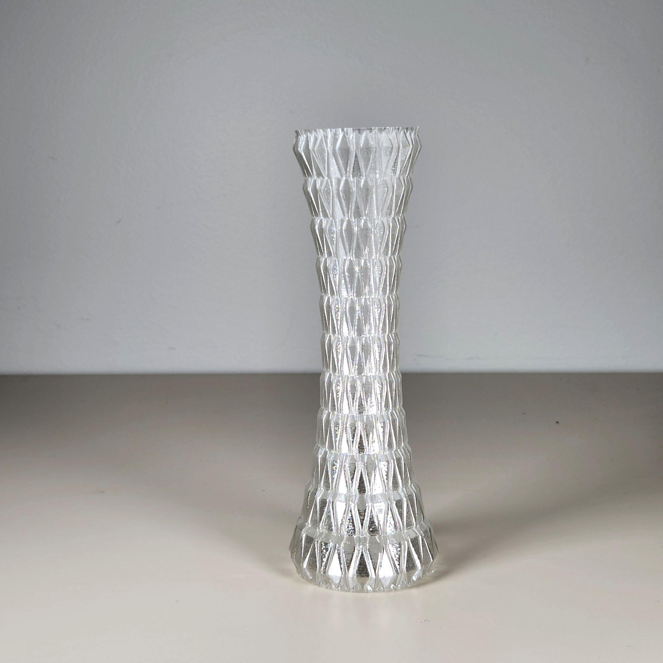 Curved Multifaceted Vase 3d model