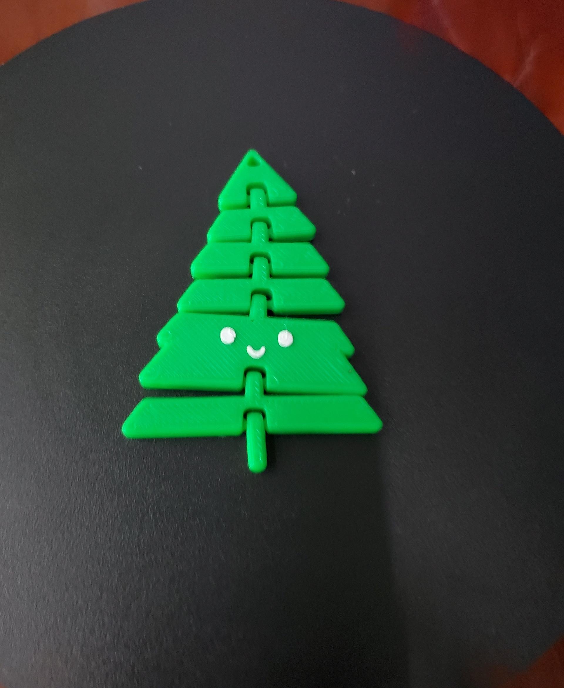 Articulated Kawaii Christmas Tree Keychain - Print in place fidget toy - 3mf - bambu green - 3d model