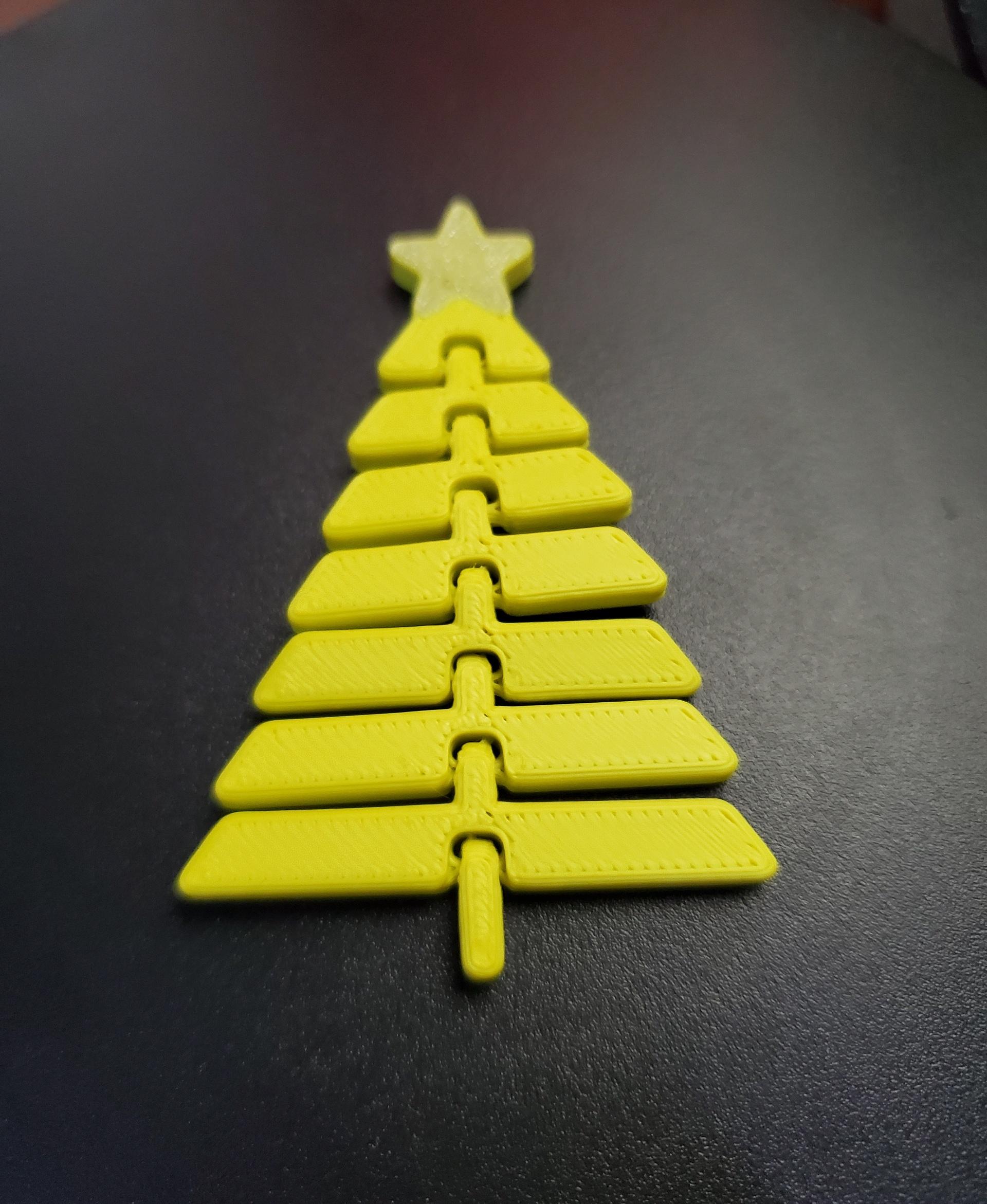 Articulated Christmas Tree with Star - Print in place fidget toy - 3mf - Rongtong Primrose green - 3d model