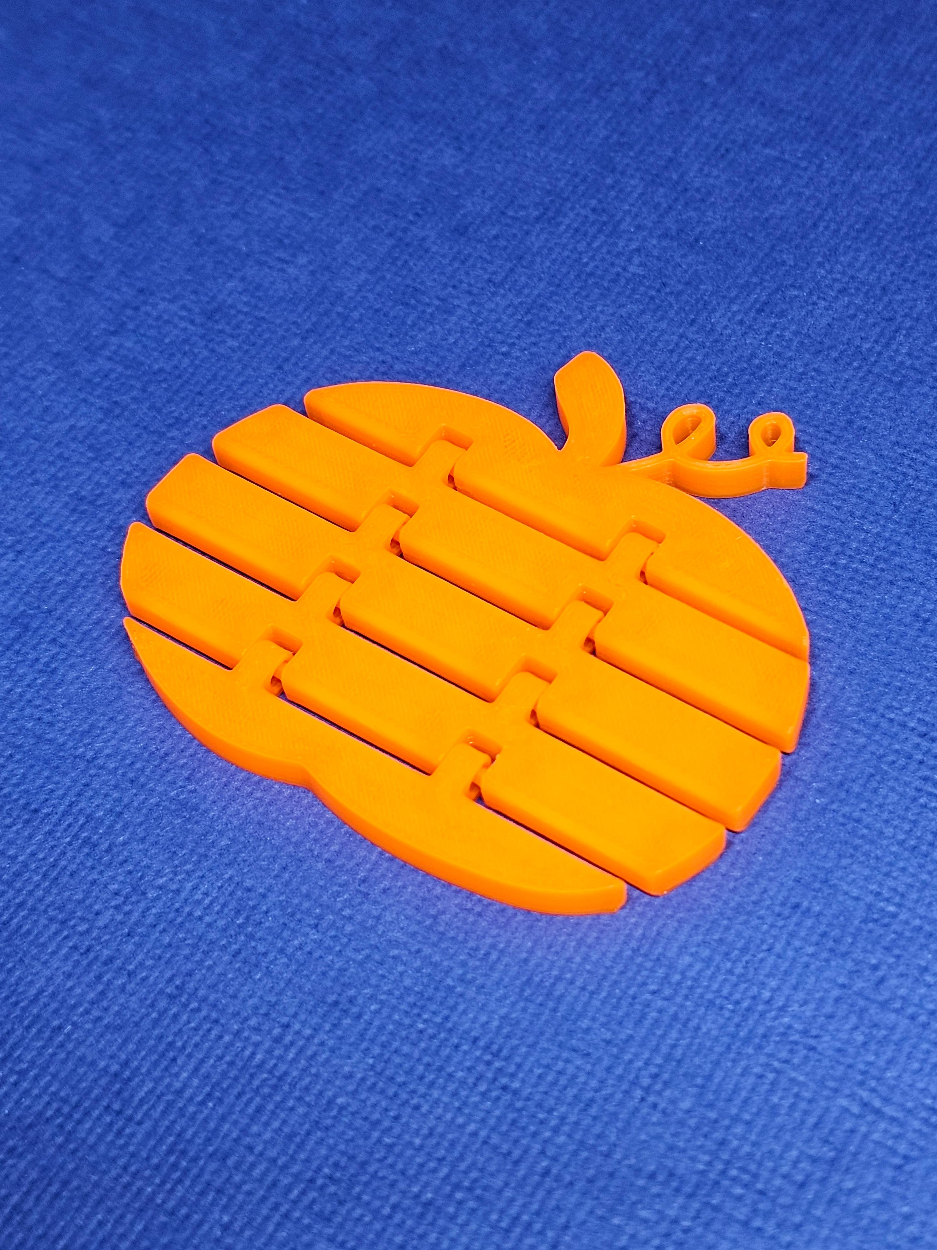 Articulated Pumpkin Keychain | Halloween / Thanksgiving flexi fidget toy | Print in place 3d model